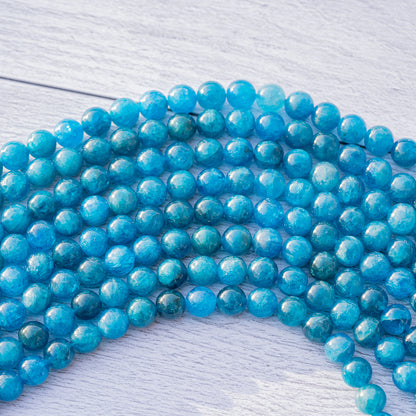 Perles rondes lisses en Apatite bleue grade a de 8,5 mm ( 1/2 rang de env 23 perles )