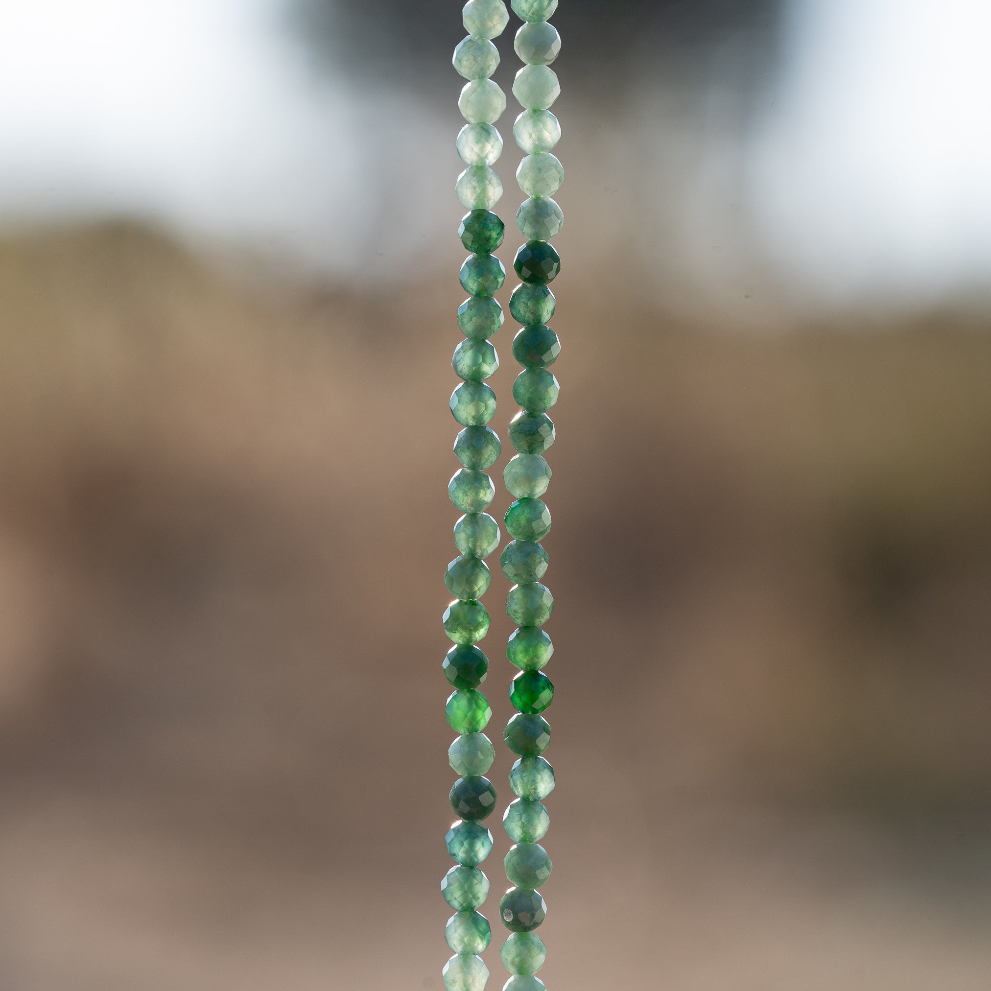 Perles rondes facettes de Jadeite de 3 mm ( rang de env 140 perles )