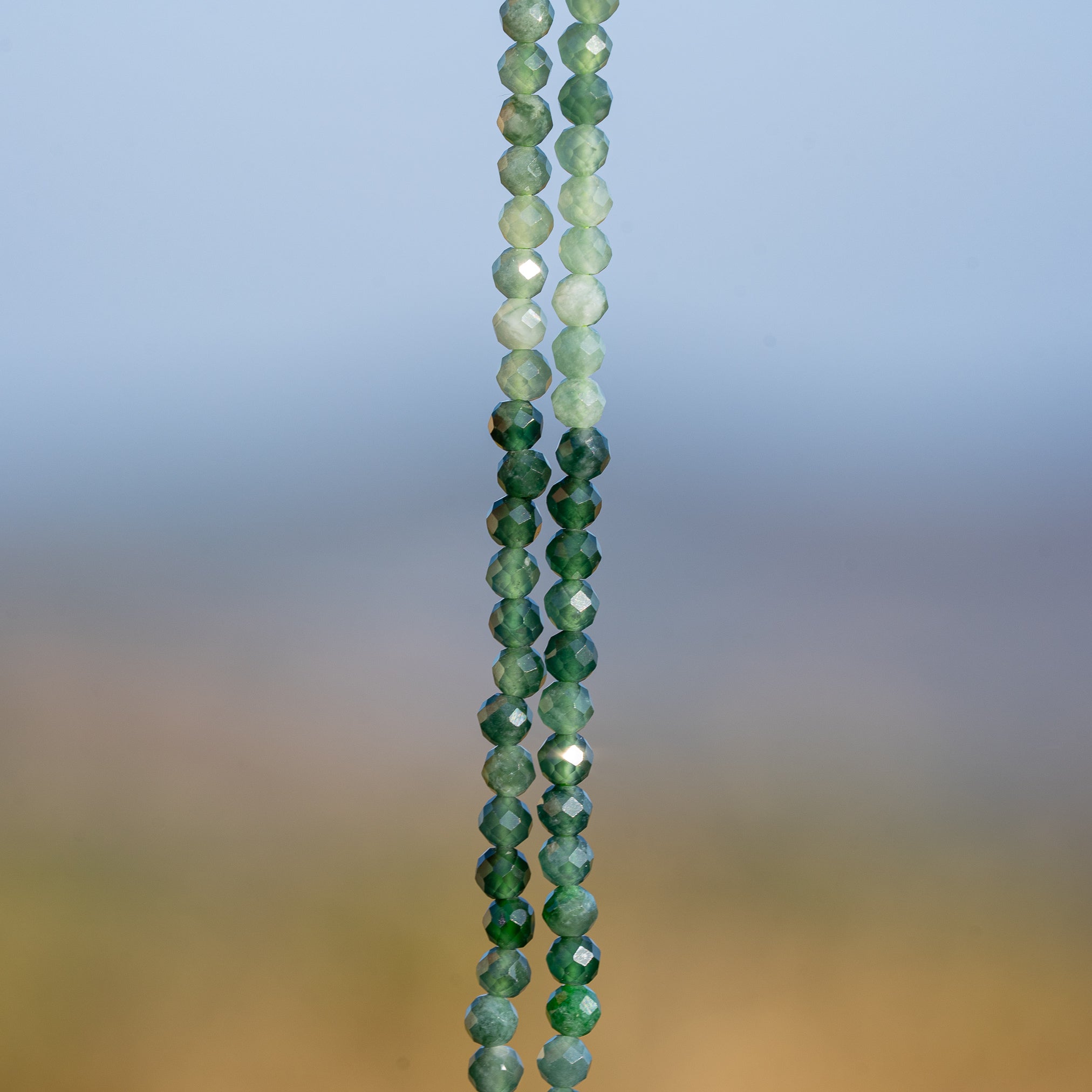 Perles rondes facettes de Jadeite de 3 mm ( rang de env 140 perles )