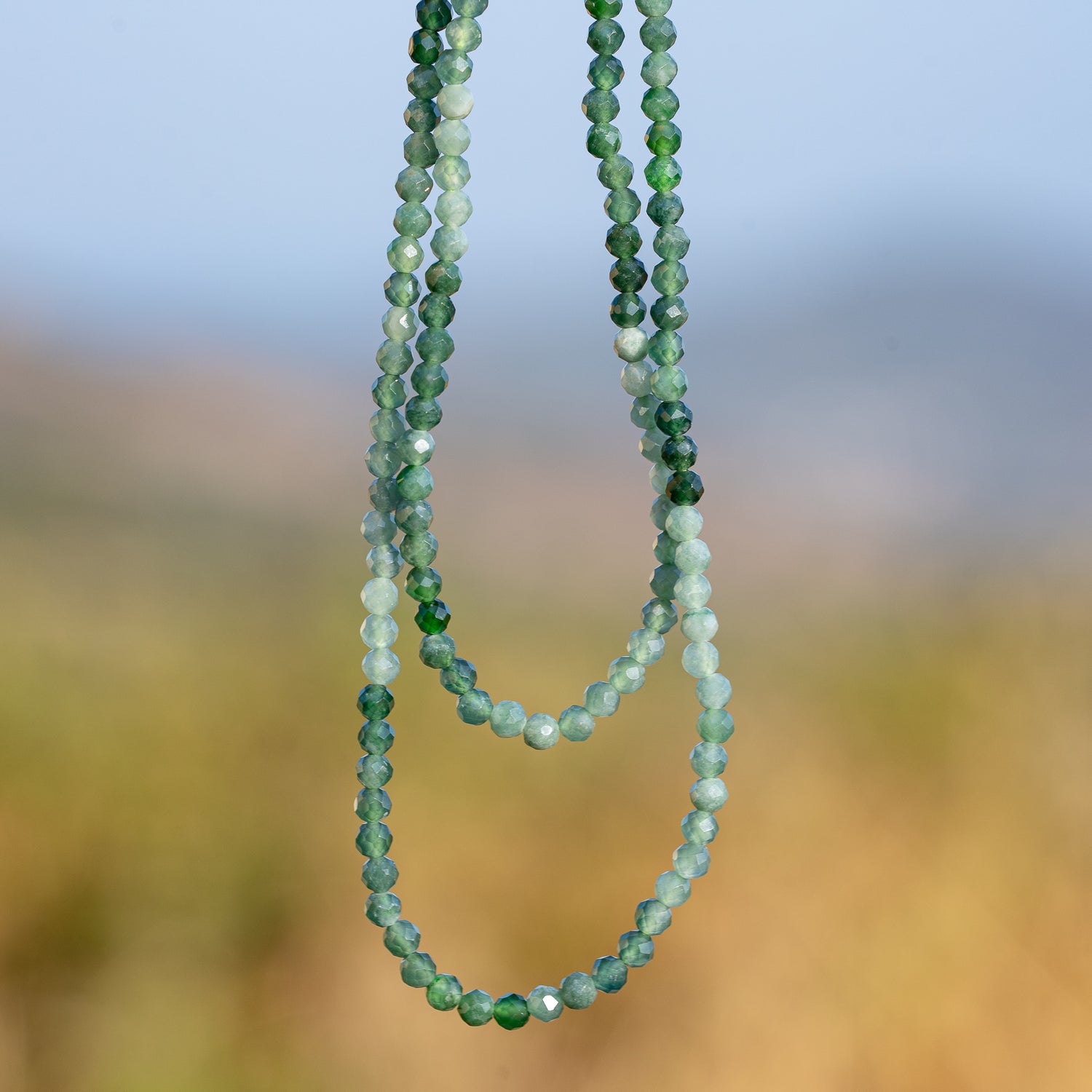 Perles rondes facettes de Jadeite de 3 mm ( rang de env 140 perles )