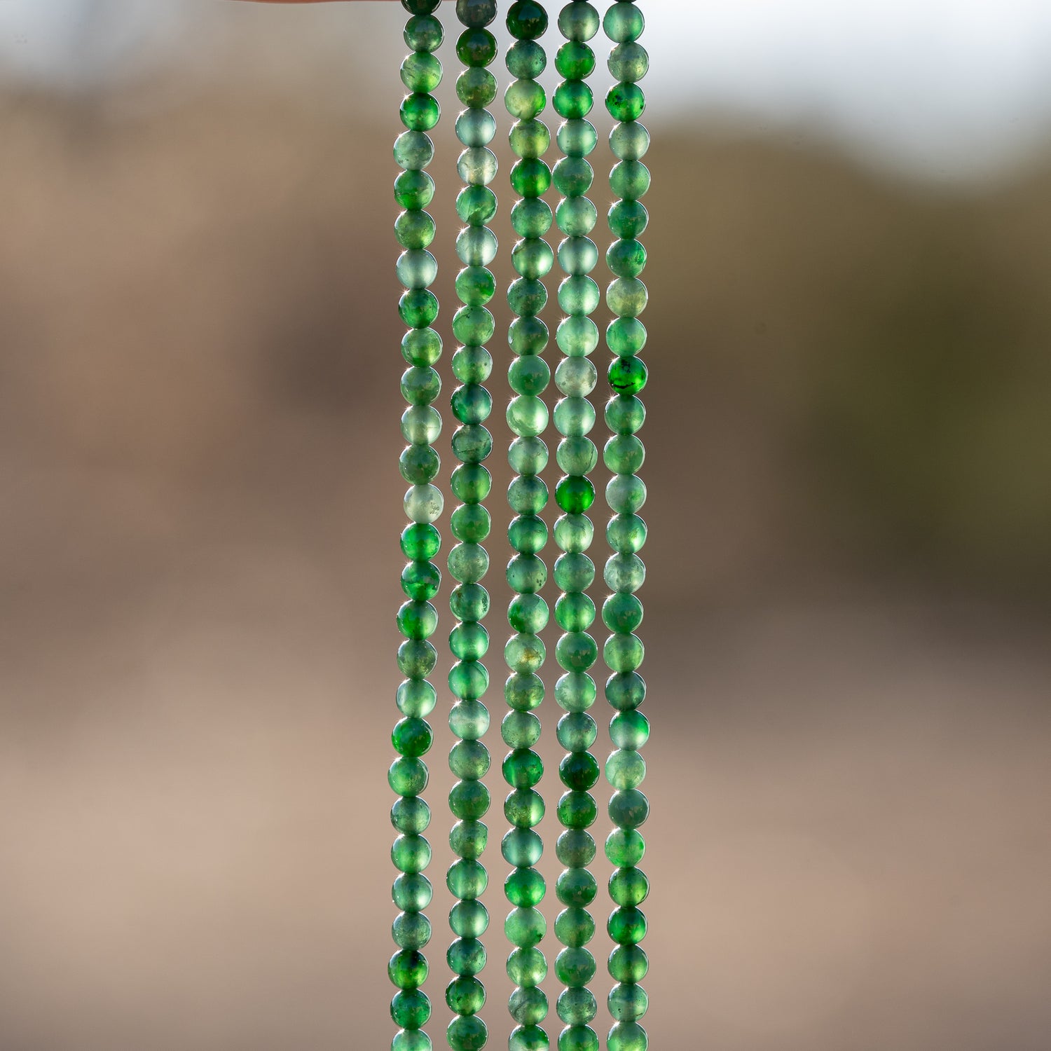 Perles rondes lisses de Jadeite de 2,4 mm ( rang de env 168 perles )