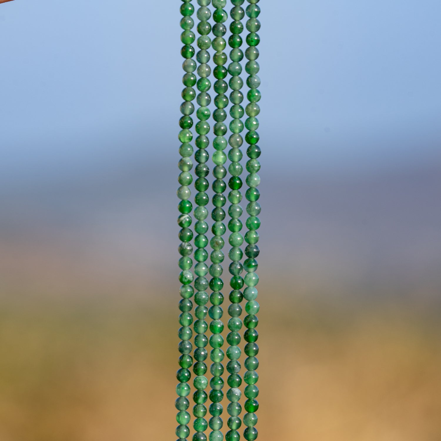 Perles rondes lisses de Jadeite de 2,4 mm ( rang de env 168 perles )