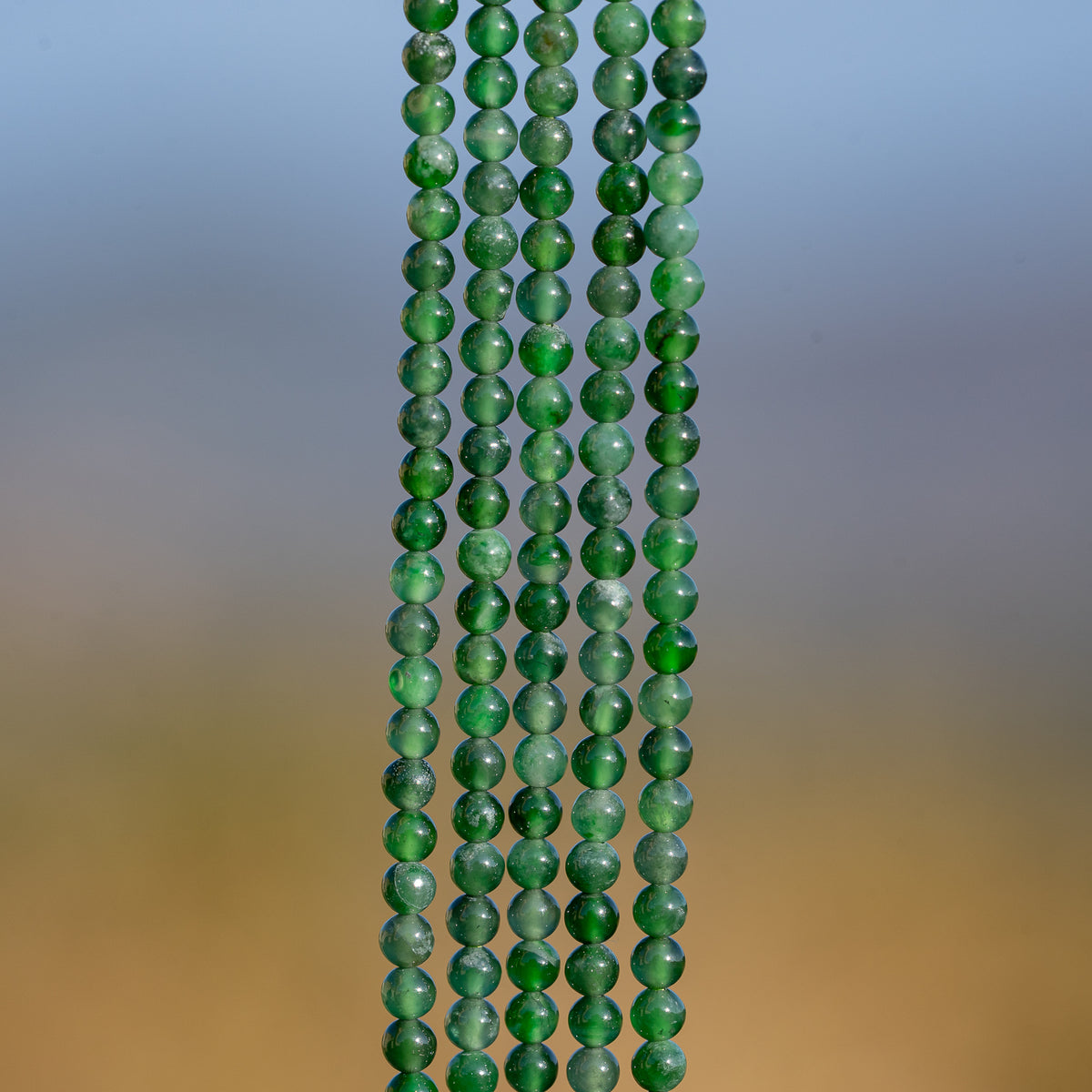 Perles rondes lisses de Jadeite de 2,4 mm ( rang de env 168 perles )