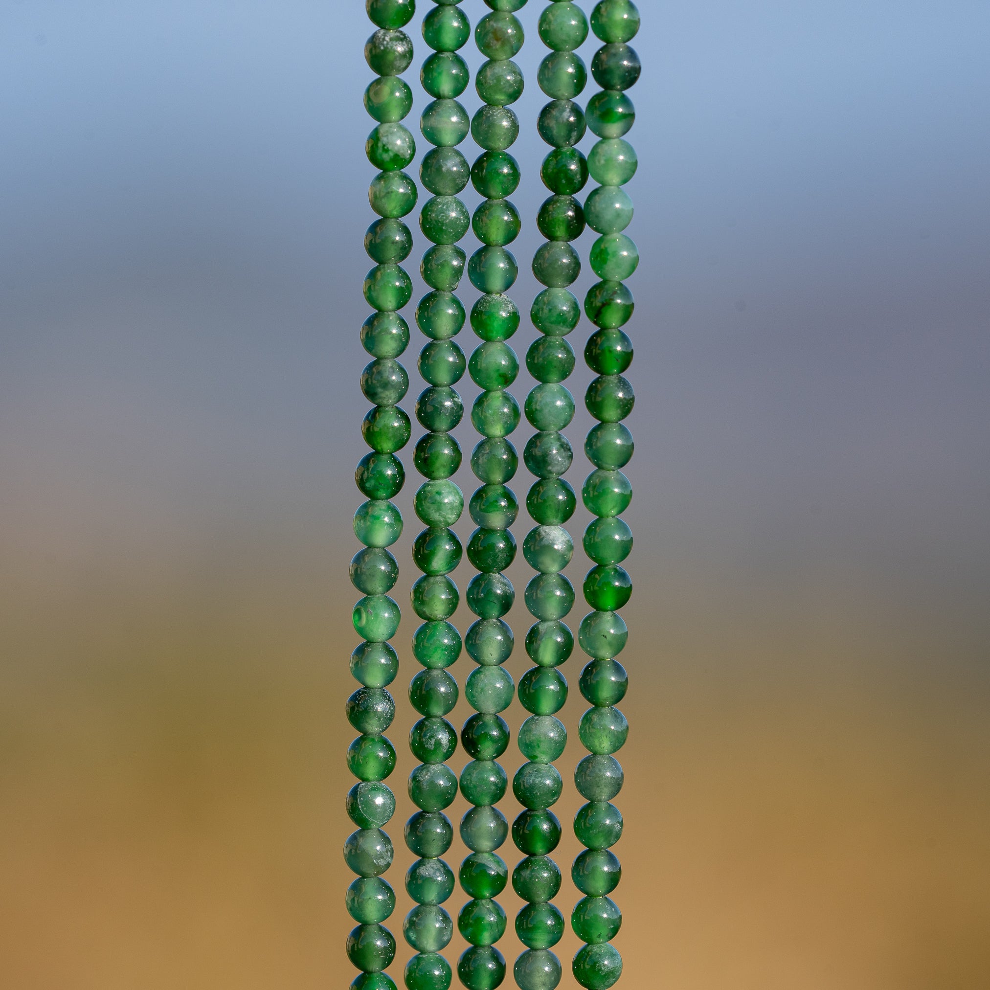 Perles rondes lisses de Jadeite de 2,4 mm ( rang de env 168 perles )