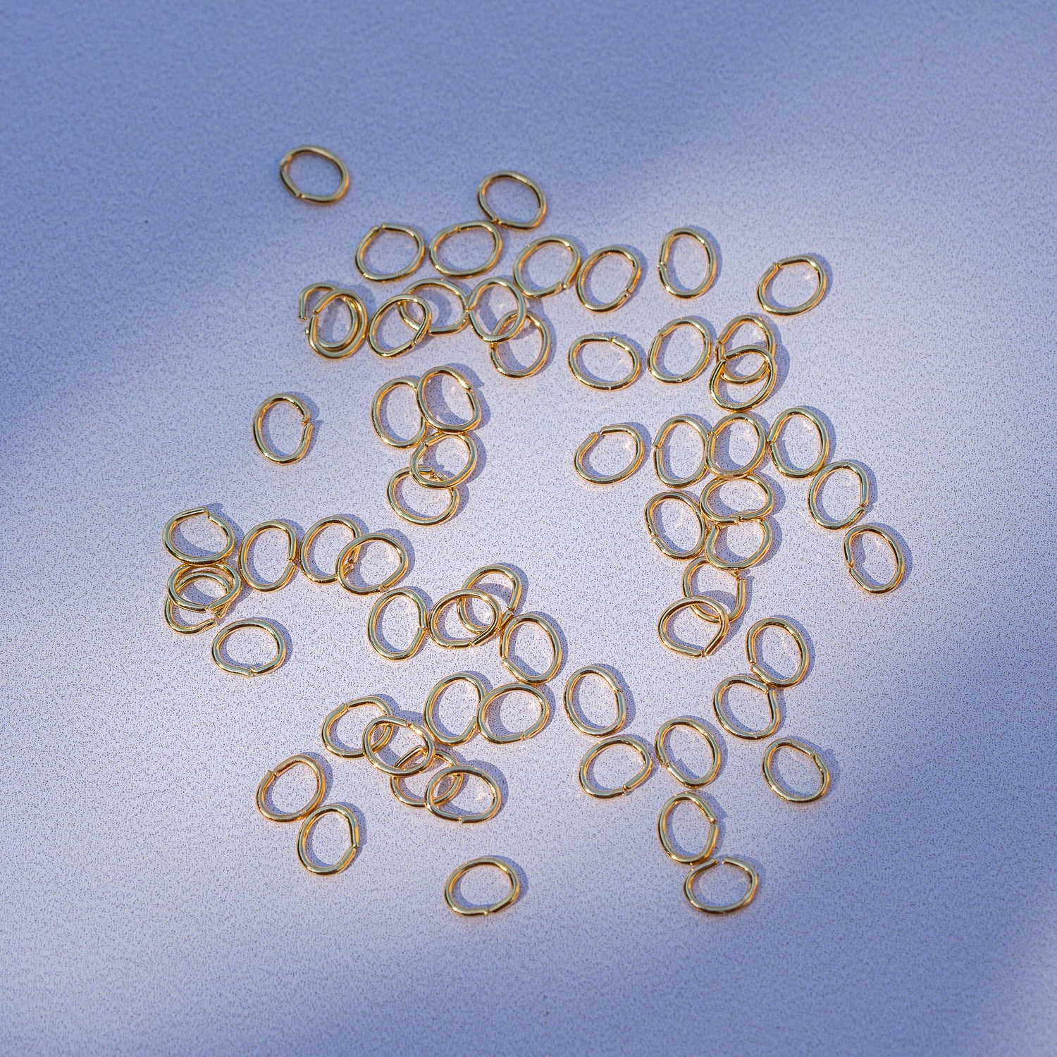 Anneaux de jonction ovales lisses en acier inox plaqués or 18k de 5,5 x 4 x 0,7 mm ( lot de 10 )