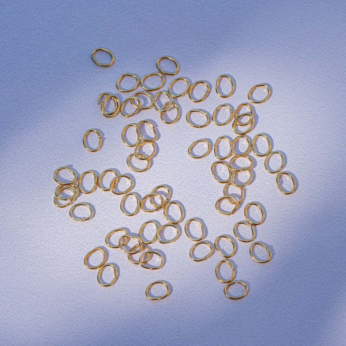 Anneaux de jonction ovales lisses en acier inox plaqués or 18k de 5,5 x 4 x 0,7 mm ( lot de 10 )
