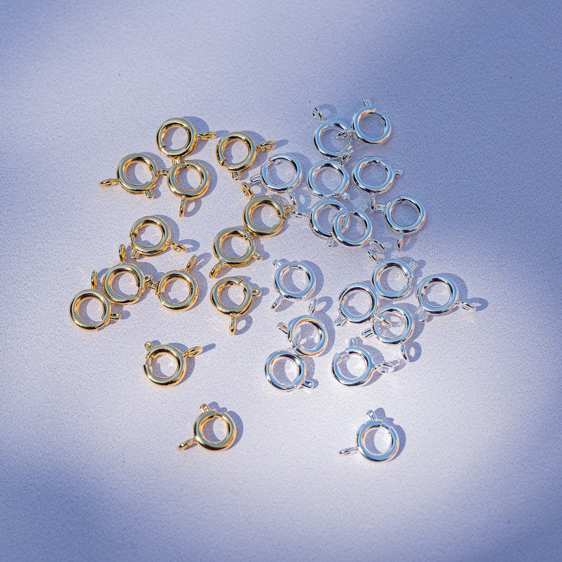 Fermoir ronds à ressort en laiton plaqué or 24k ou argent 925 de 7 mm ( à l&
