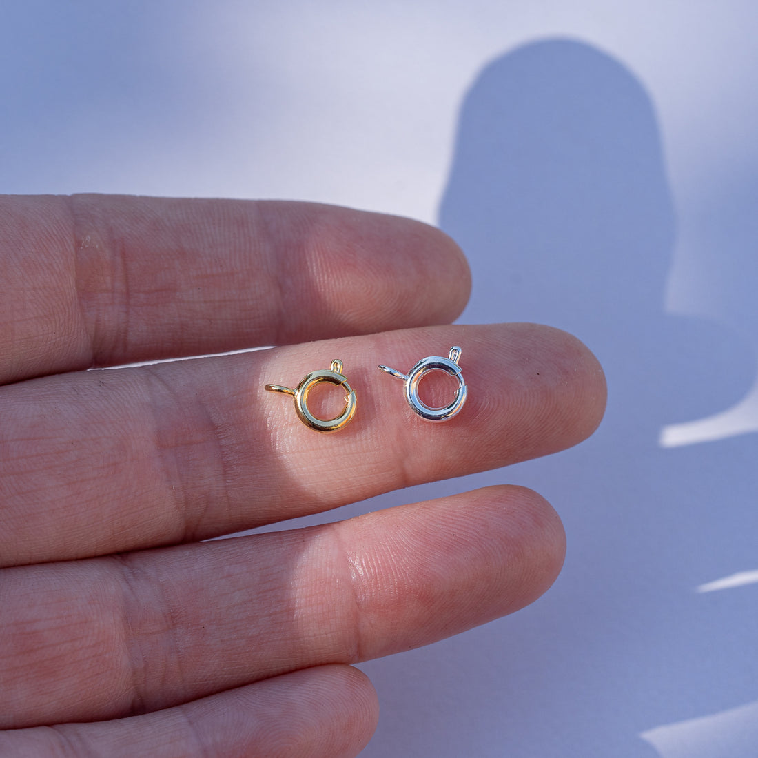 Fermoir ronds à ressort en laiton plaqué or 24k ou argent 925 de 7 mm ( à l&