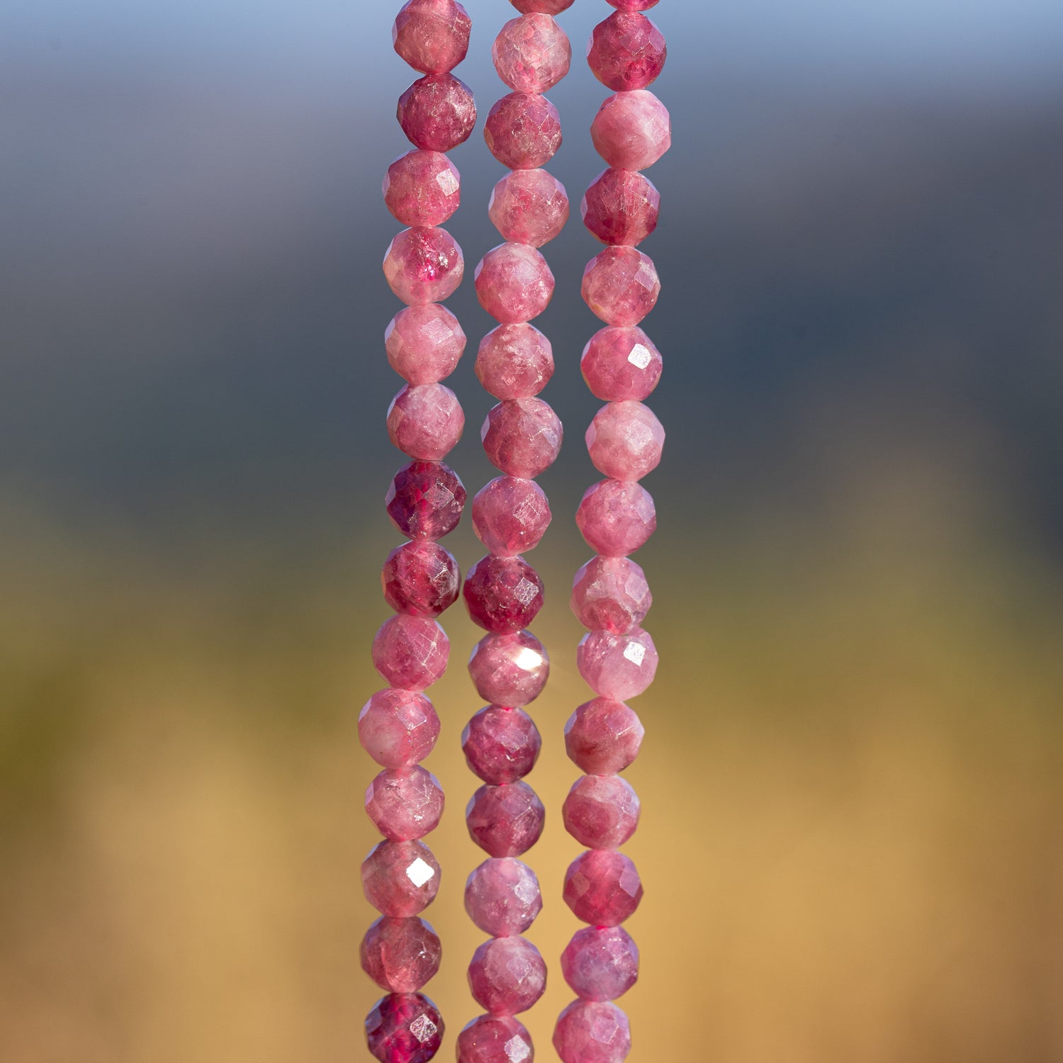 Perles rondes facettes de Tourmaline rose de 5,2 mm ( 1/2 rang de env 38 perles )