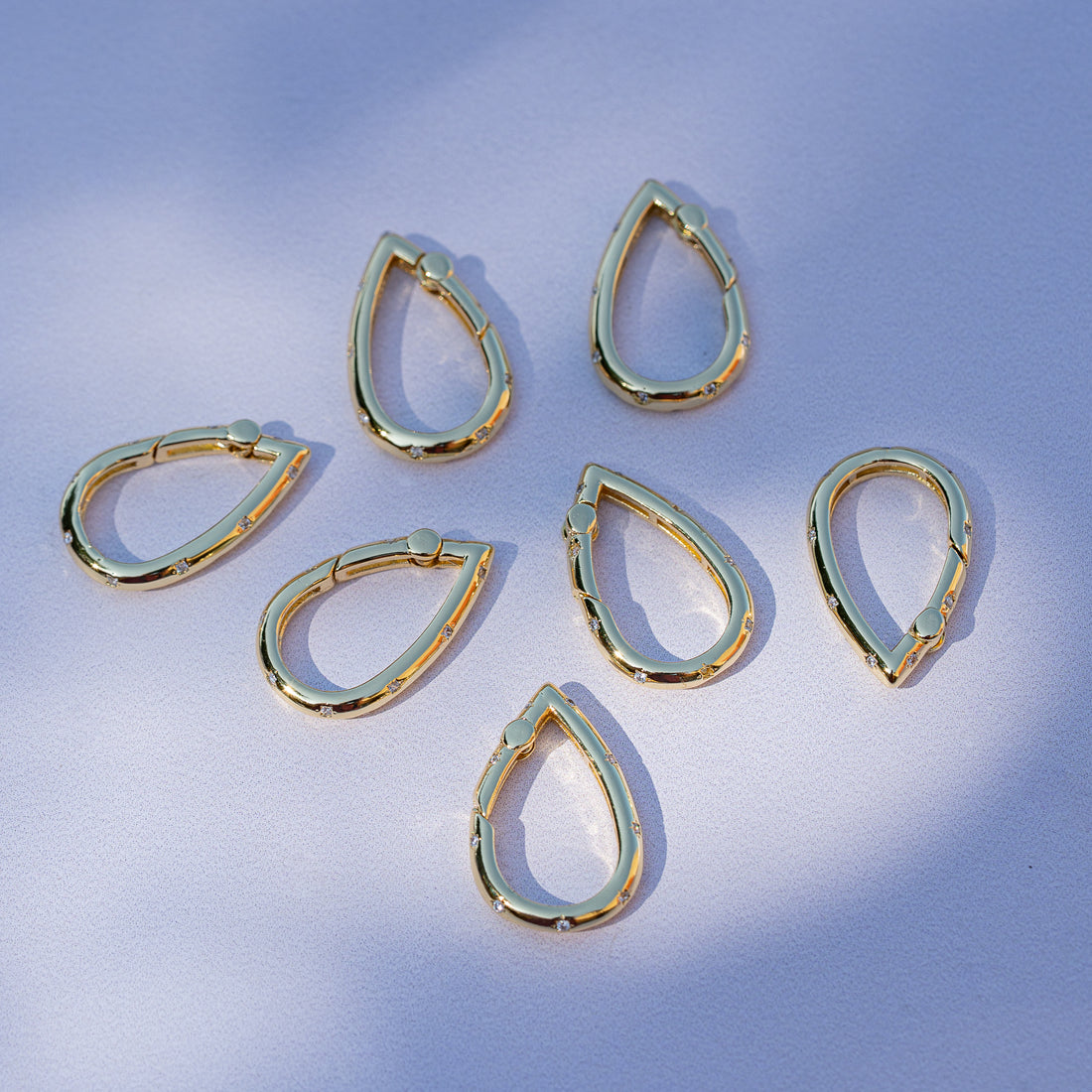 Fermoir à ressort goutte en laiton plaqué or 18k et zirconium de 25,5 mm ( à l&