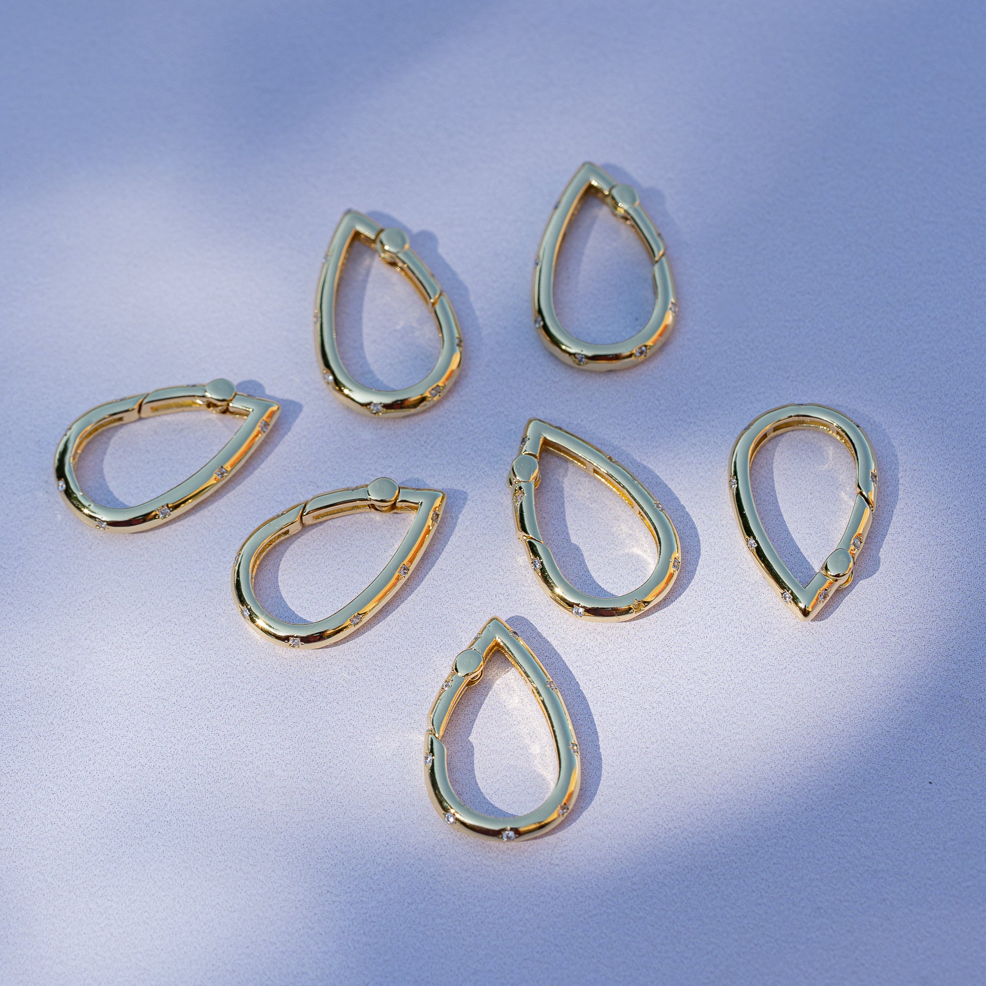 Fermoir à ressort goutte en laiton plaqué or 18k et zirconium de 25,5 mm ( à l&