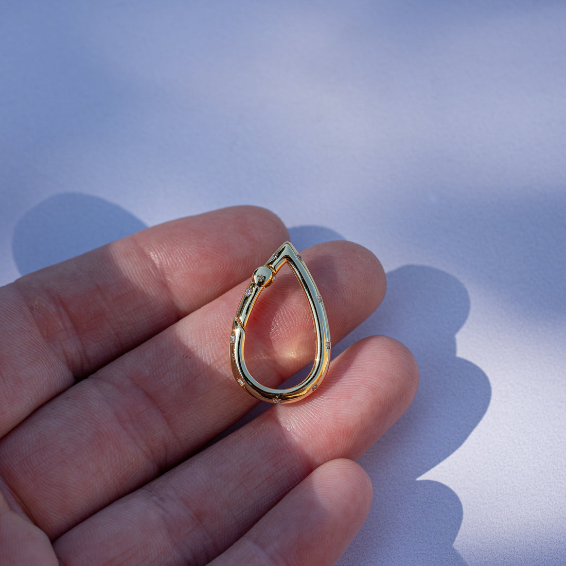 Fermoir à ressort goutte en laiton plaqué or 18k et zirconium de 25,5 mm ( à l&