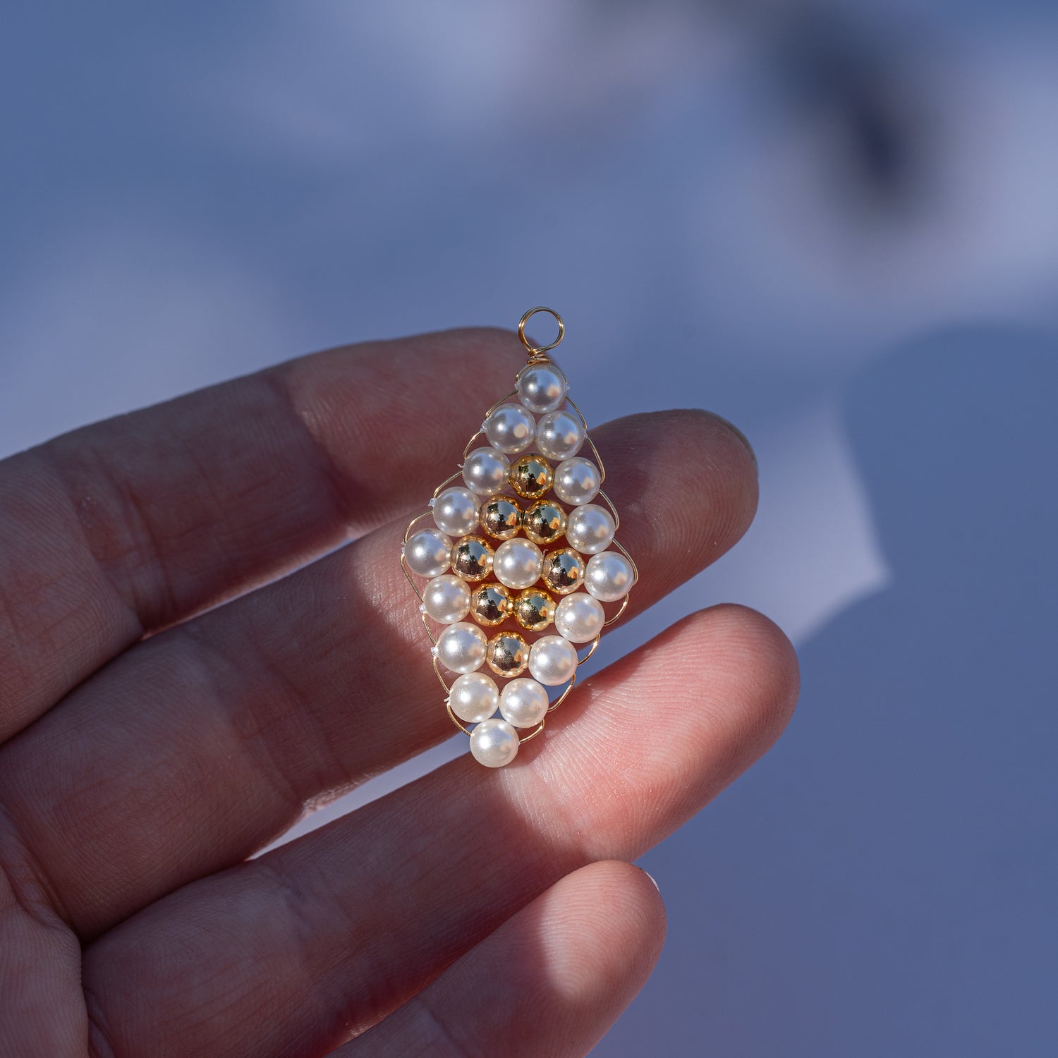 Pendentif en cuivre/laiton doré et perles d&