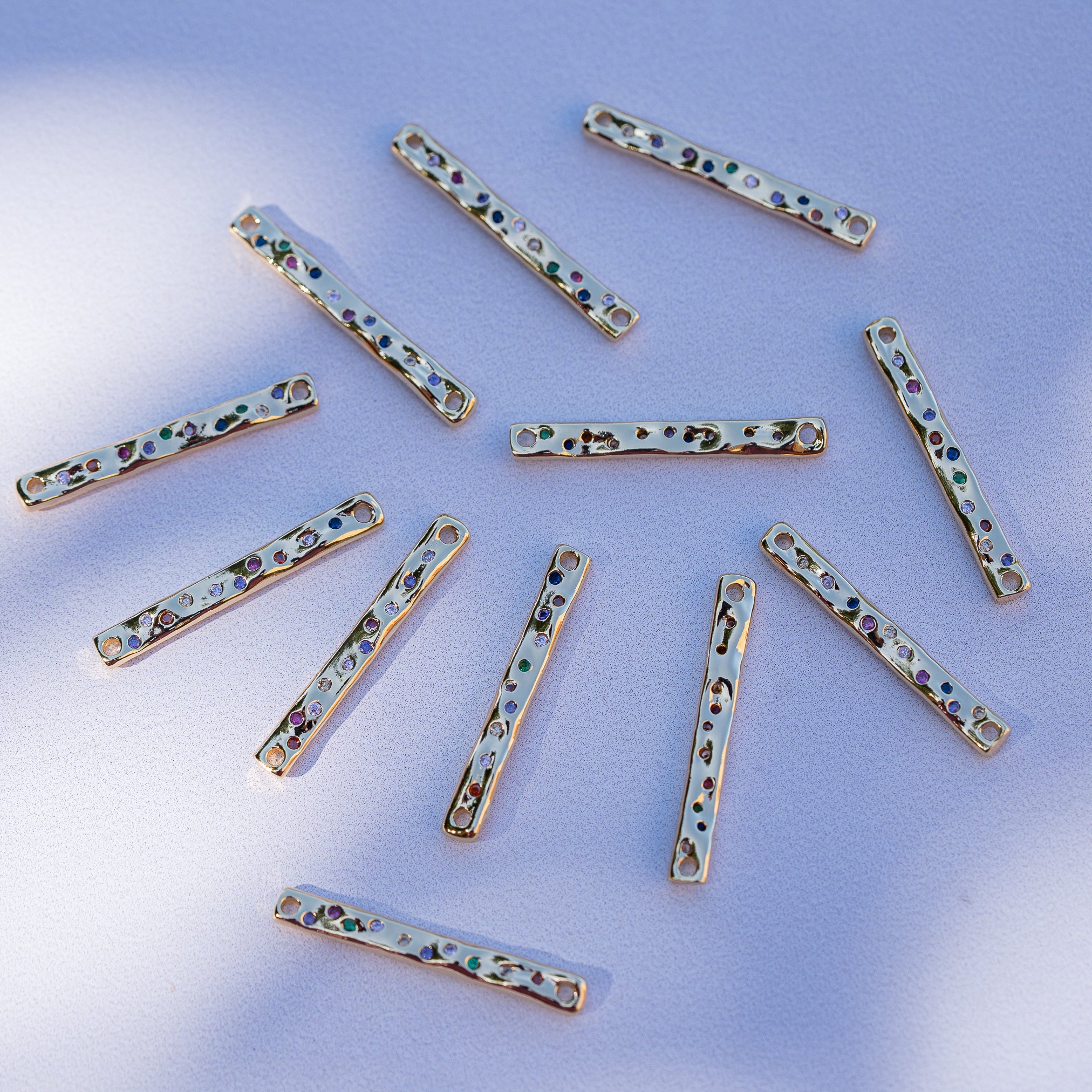 Connecteur barre en laiton plaqué or 18k et zirconium colorés de 29 mm ( à l&