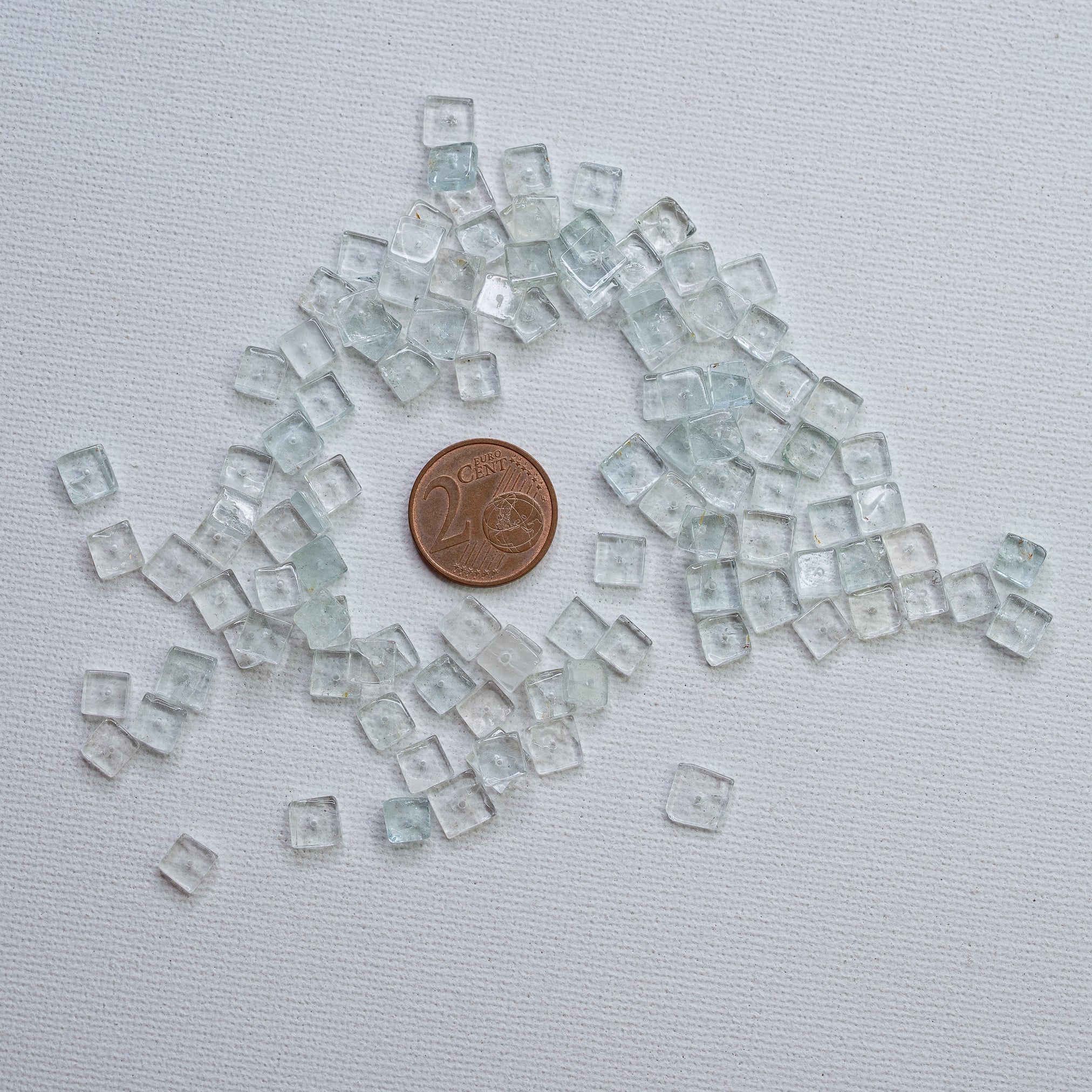 Perles carrées plates lisses en Aigue-marine de env 6 mm ( lot de 8 perles )