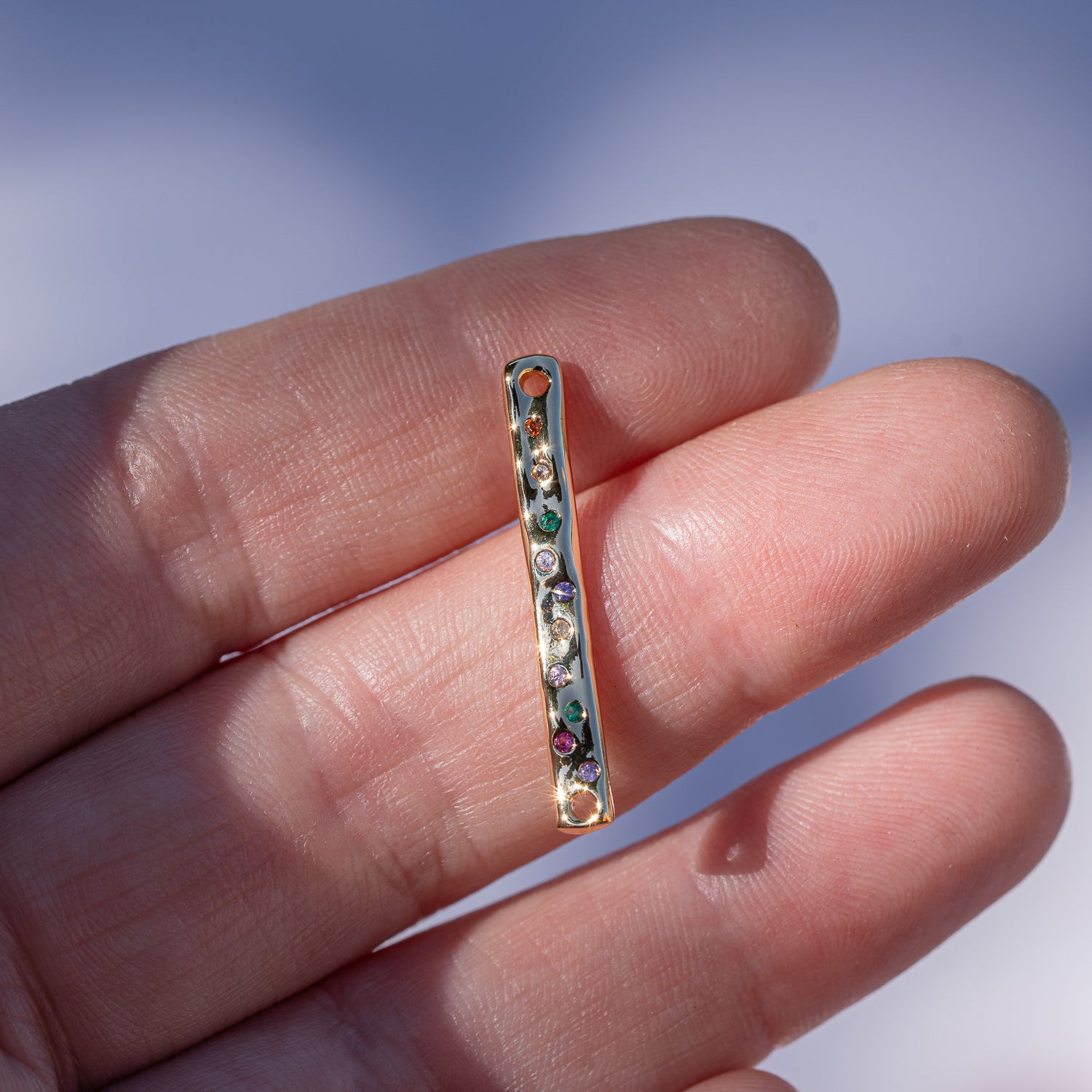 Connecteur barre en laiton plaqué or 18k et zirconium colorés de 29 mm ( à l&