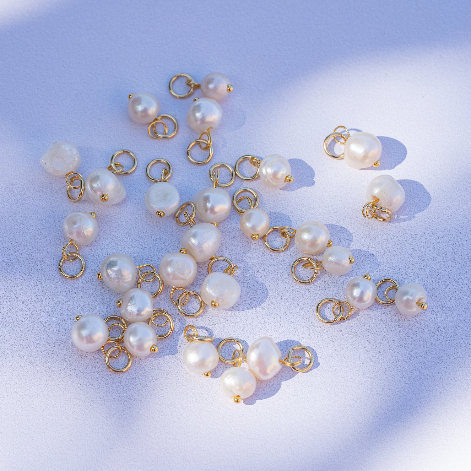 Breloque en laiton/acier inox et perles d&