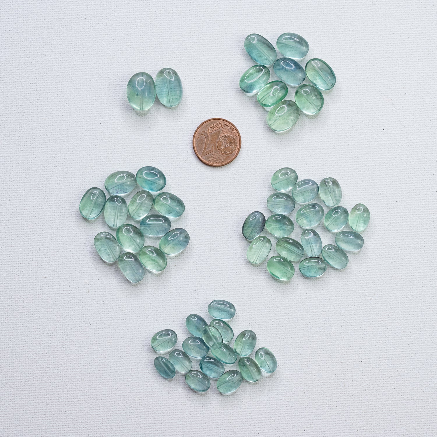 Perles ovales lisses de Fluorite verte de 9 à 15 mm ( lot de 2 perles )