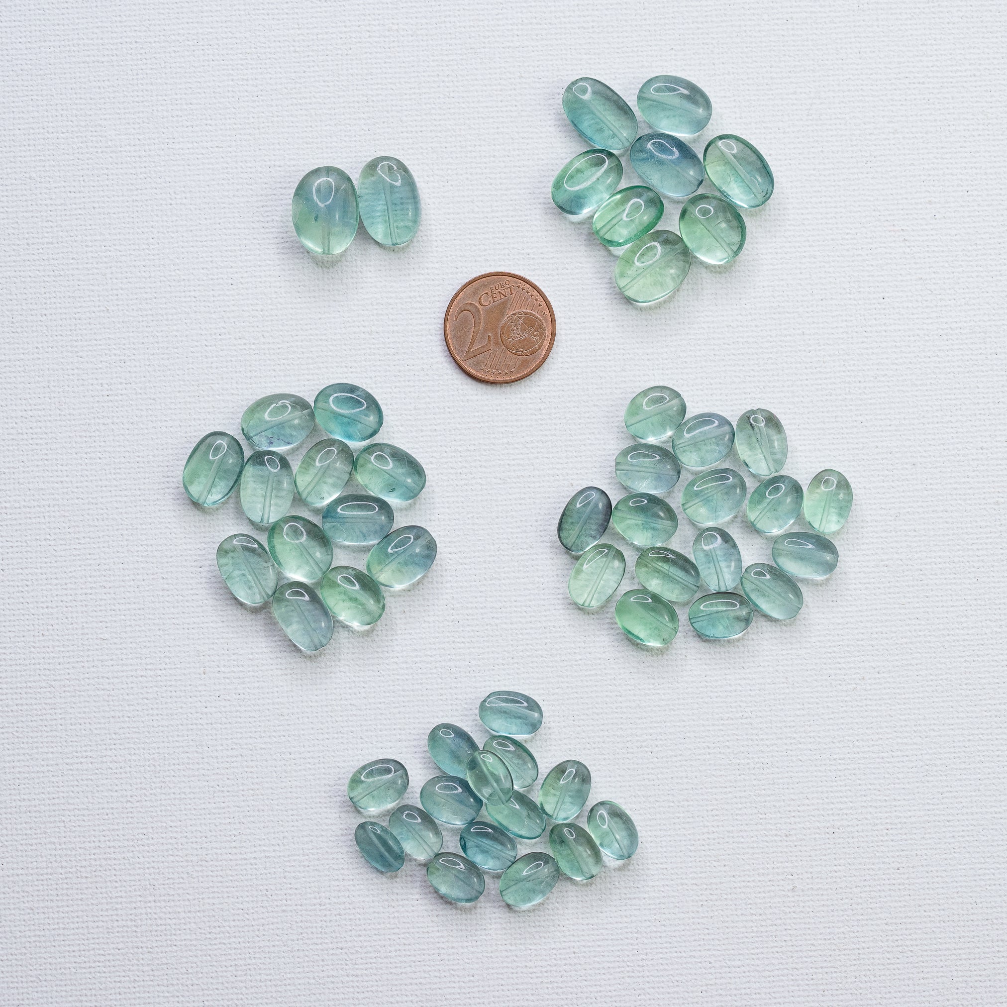 Perles ovales lisses de Fluorite verte de 9 à 15 mm ( lot de 2 perles )