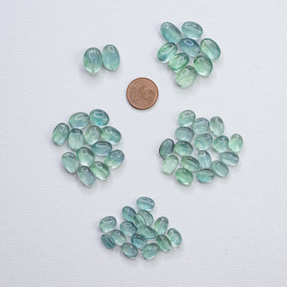 Perles ovales lisses de Fluorite verte de 9 à 15 mm ( lot de 2 perles )