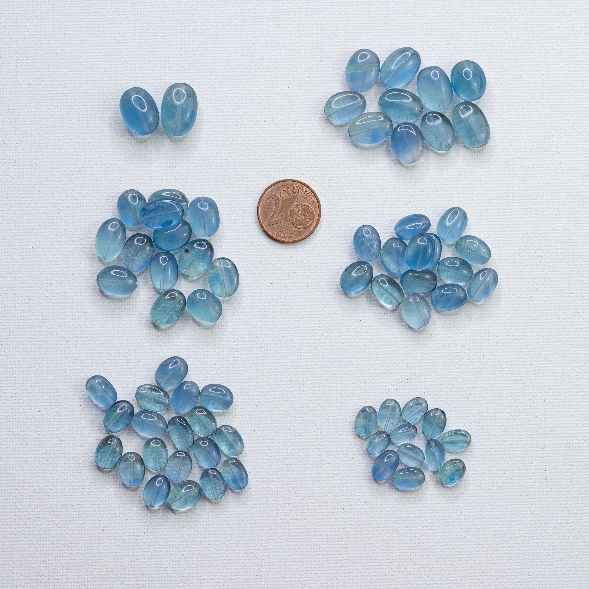 Perles ovales lisses de Fluorite bleue de 8,5 à 15,5 mm ( lot de 2 perles )