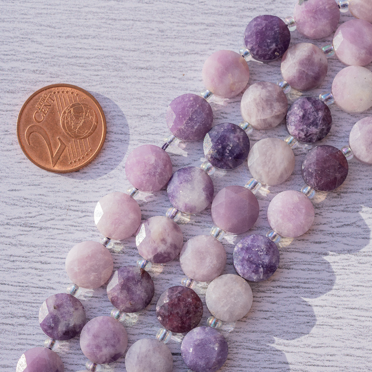 Perles rondes plates facettes de Lépidolite de 9 mm ( lot de 4 perles )