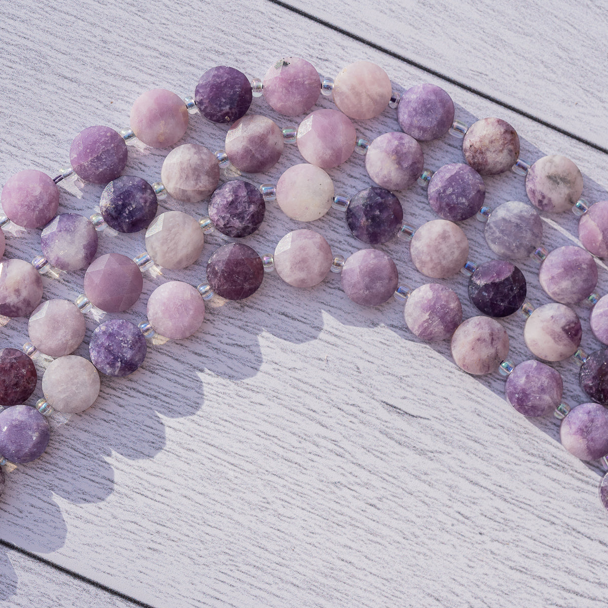 Perles rondes plates facettes de Lépidolite de 9 mm ( lot de 4 perles )