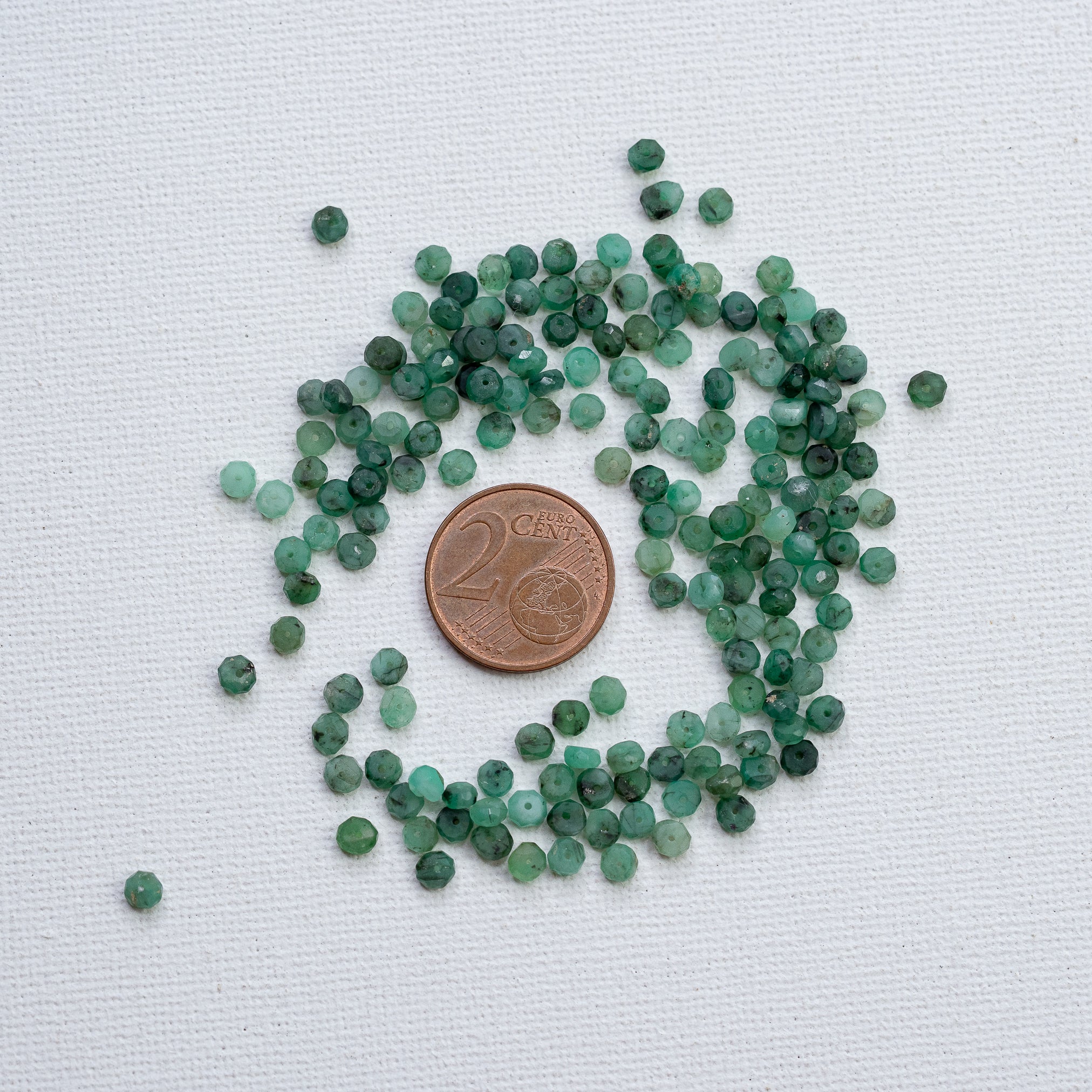Perles rondelles facettes en Émeraude de env 3,5 mm ( lot de 8 perles )