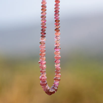 Perles rondelles lisses de Tourmaline rose de env 3,5 à 5,5 mm ( lot de 4 perles )