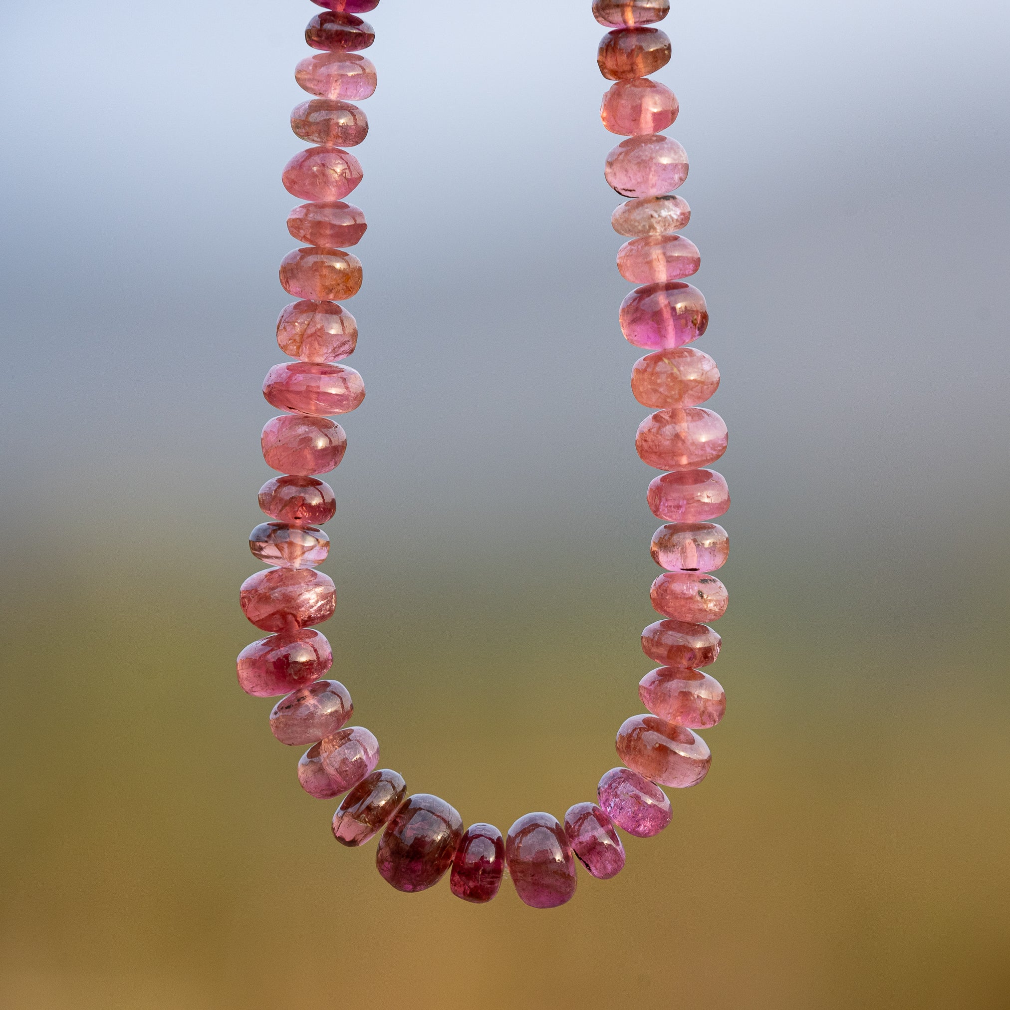 Perles rondelles lisses de Tourmaline rose de env 3,5 à 5,5 mm ( lot de 4 perles )