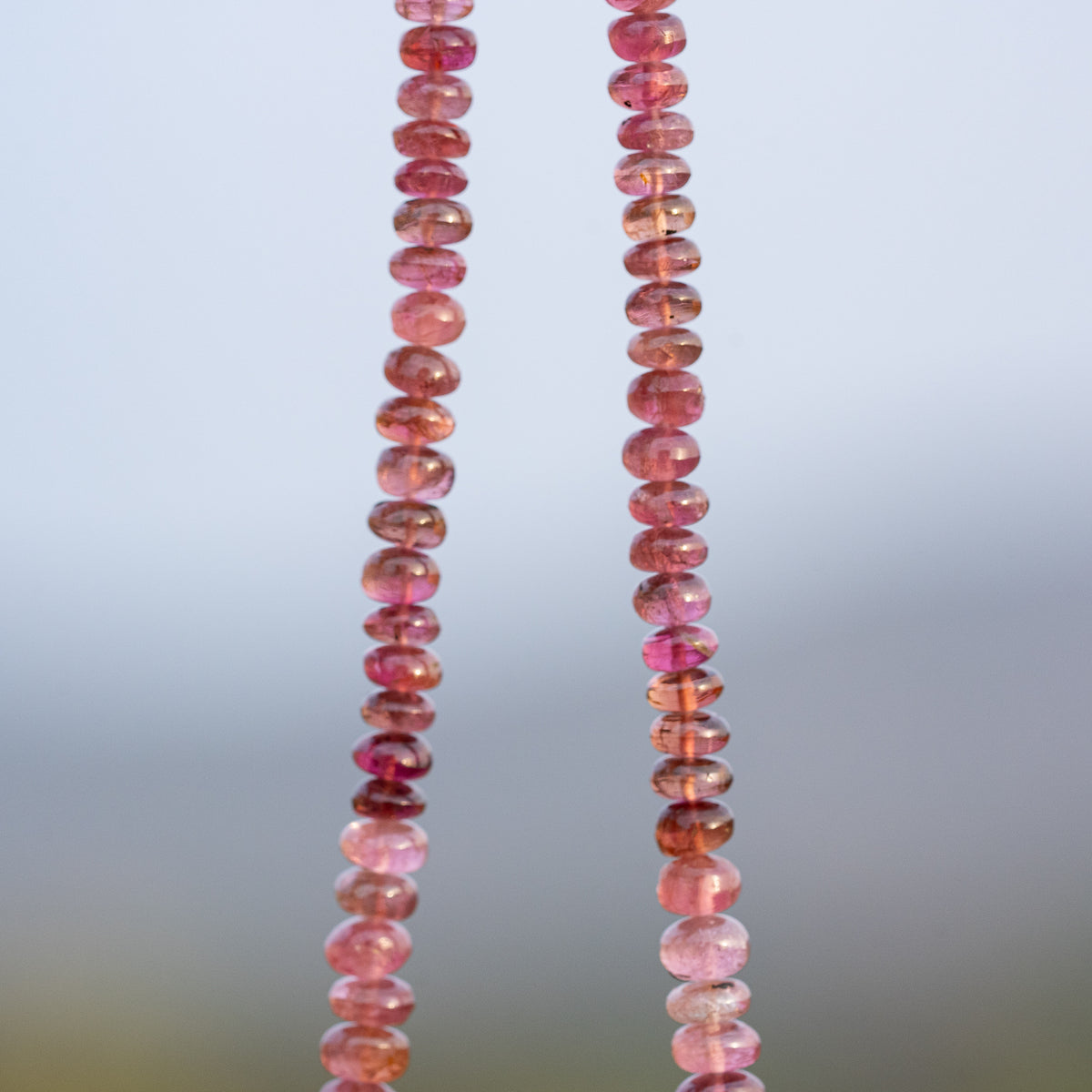 Perles rondelles lisses de Tourmaline rose de env 3,5 à 5,5 mm ( lot de 4 perles )