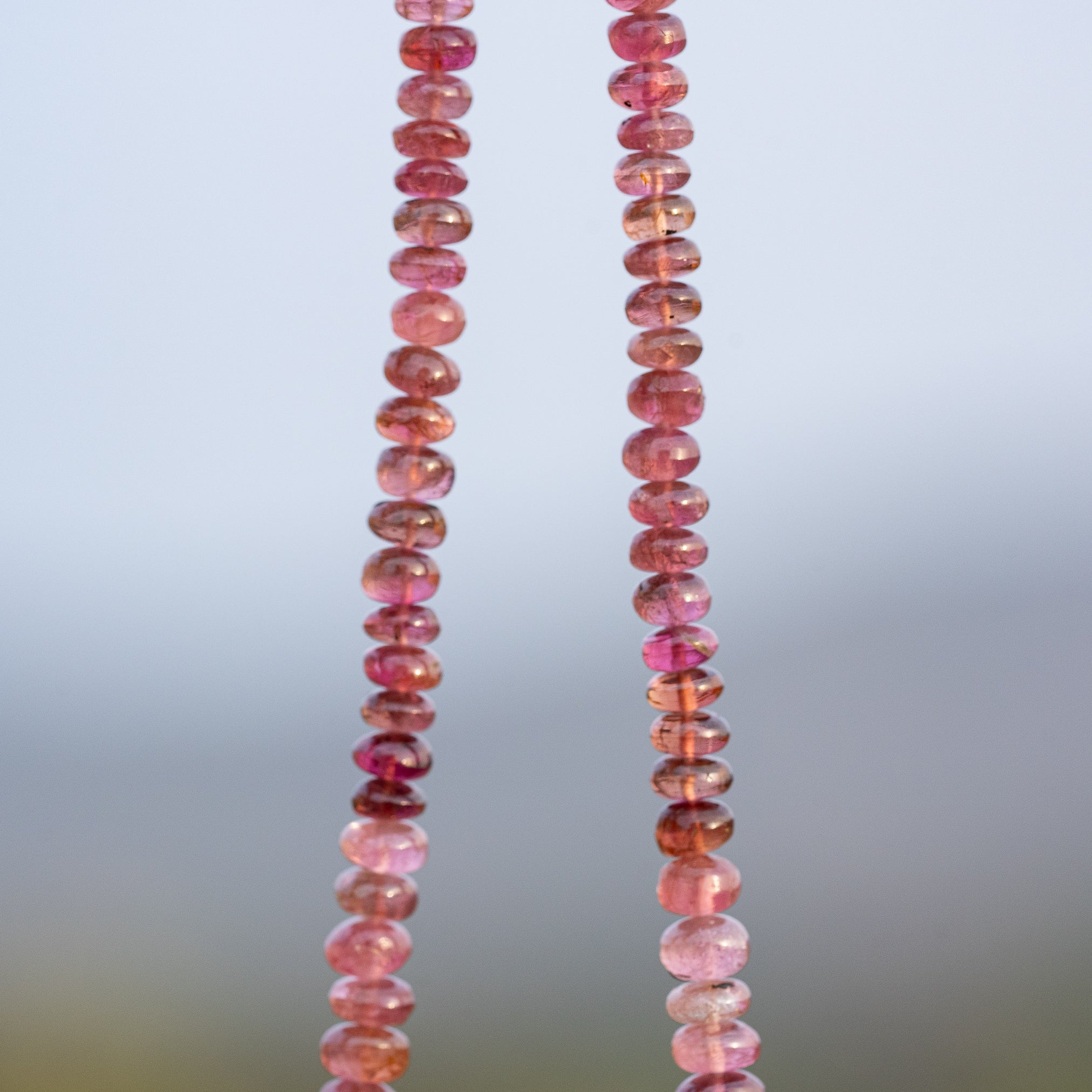 Perles rondelles lisses de Tourmaline rose de env 3,5 à 5,5 mm ( lot de 4 perles )