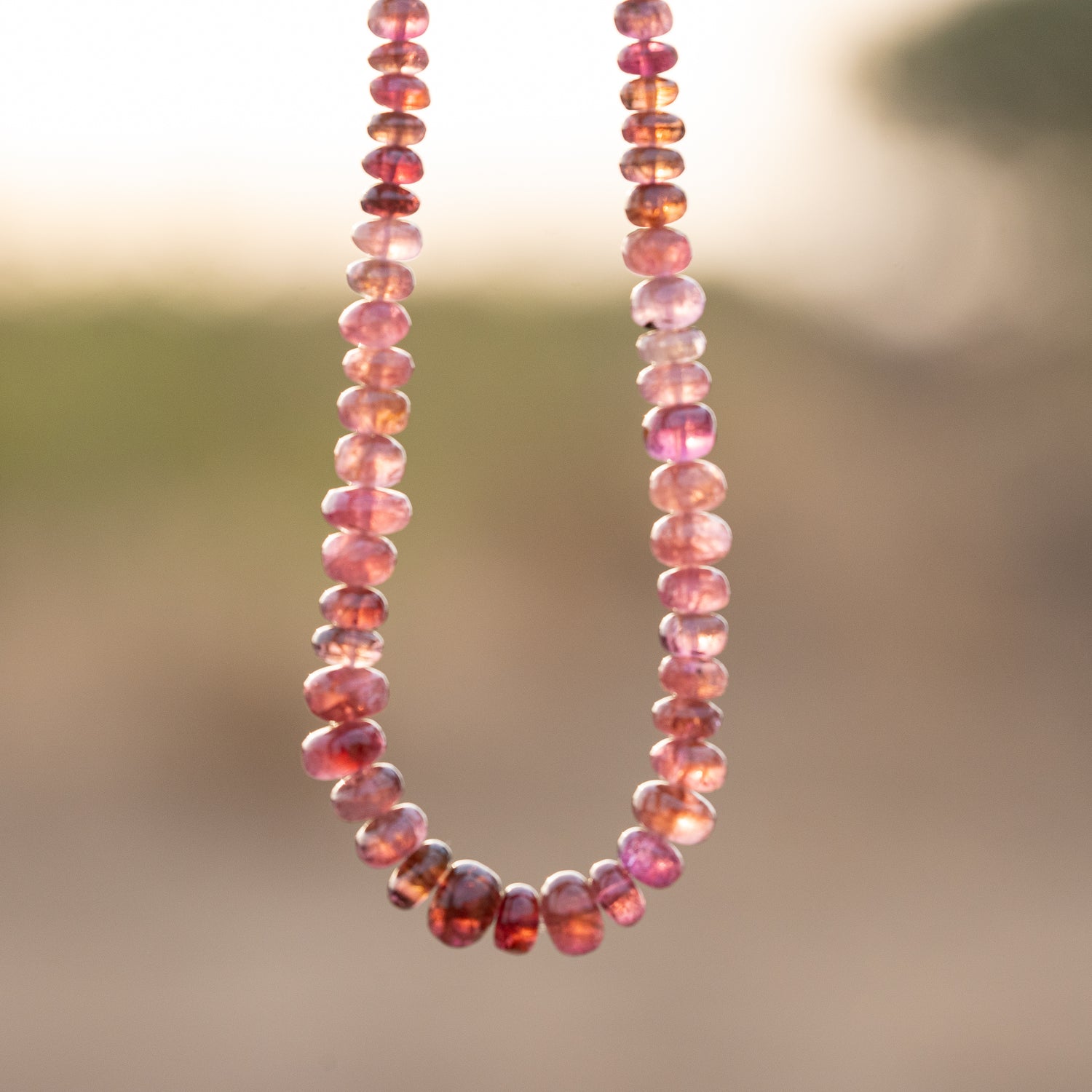 Perles rondelles lisses de Tourmaline rose de env 3,5 à 5,5 mm ( lot de 4 perles )