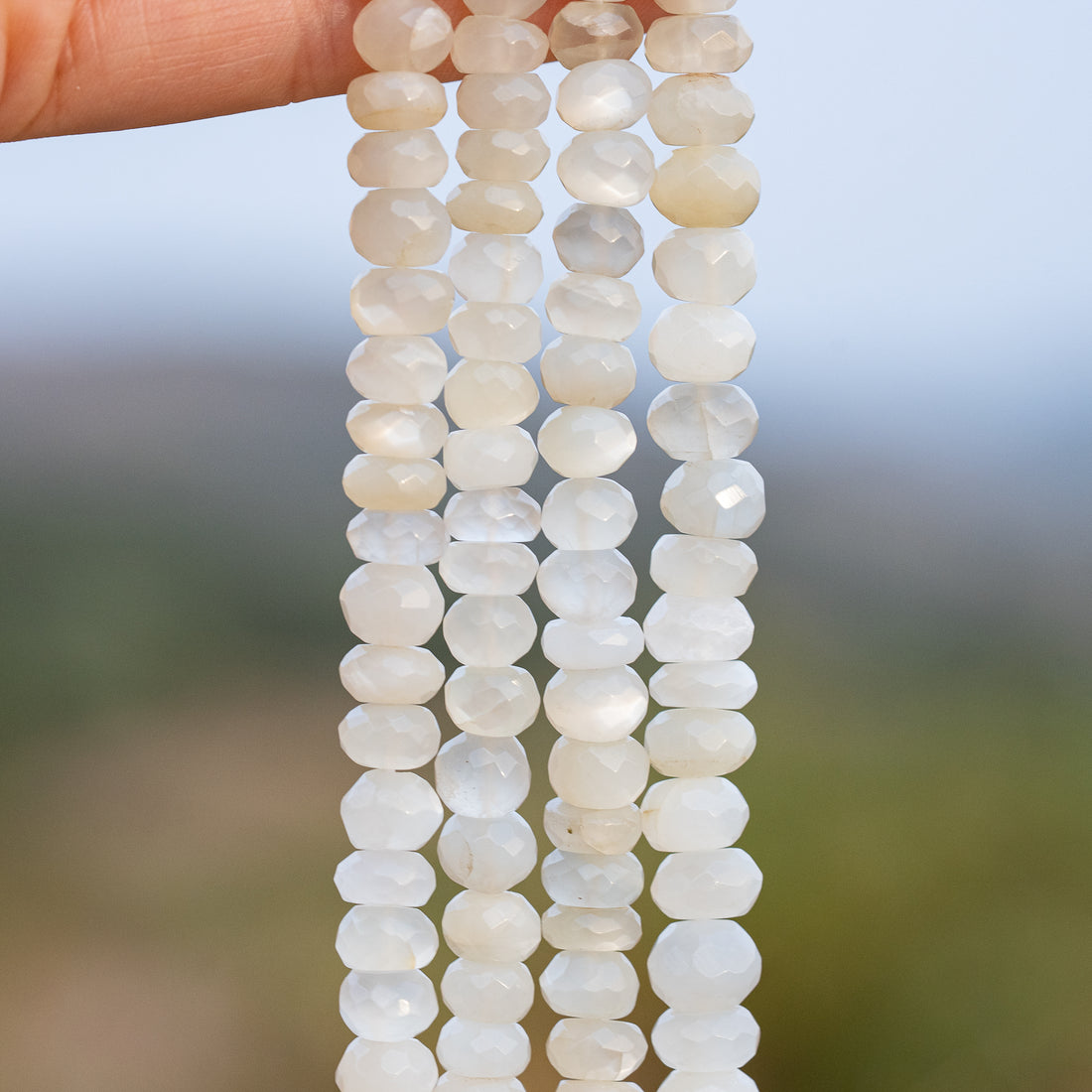 Perles rondelles facettes de Pierre de lune noire de 7/8,5 mm ( lot de 4 perles )