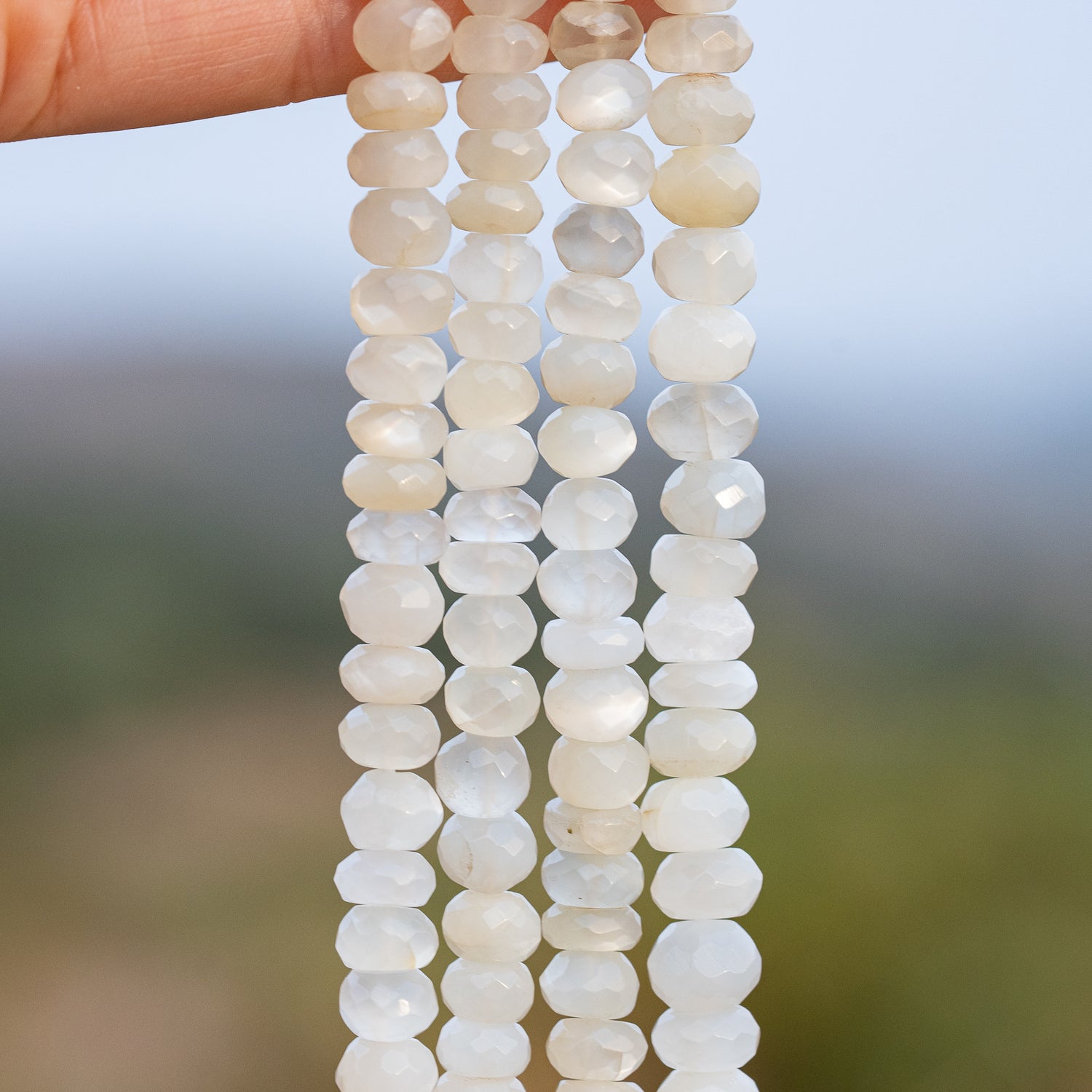 Perles rondelles facettes de Pierre de lune noire de 7/8,5 mm ( lot de 4 perles )