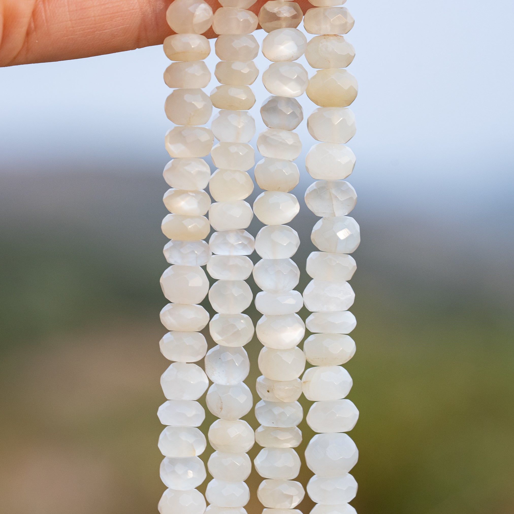 Perles rondelles facettes de Pierre de lune noire de 7/8,5 mm ( lot de 4 perles )