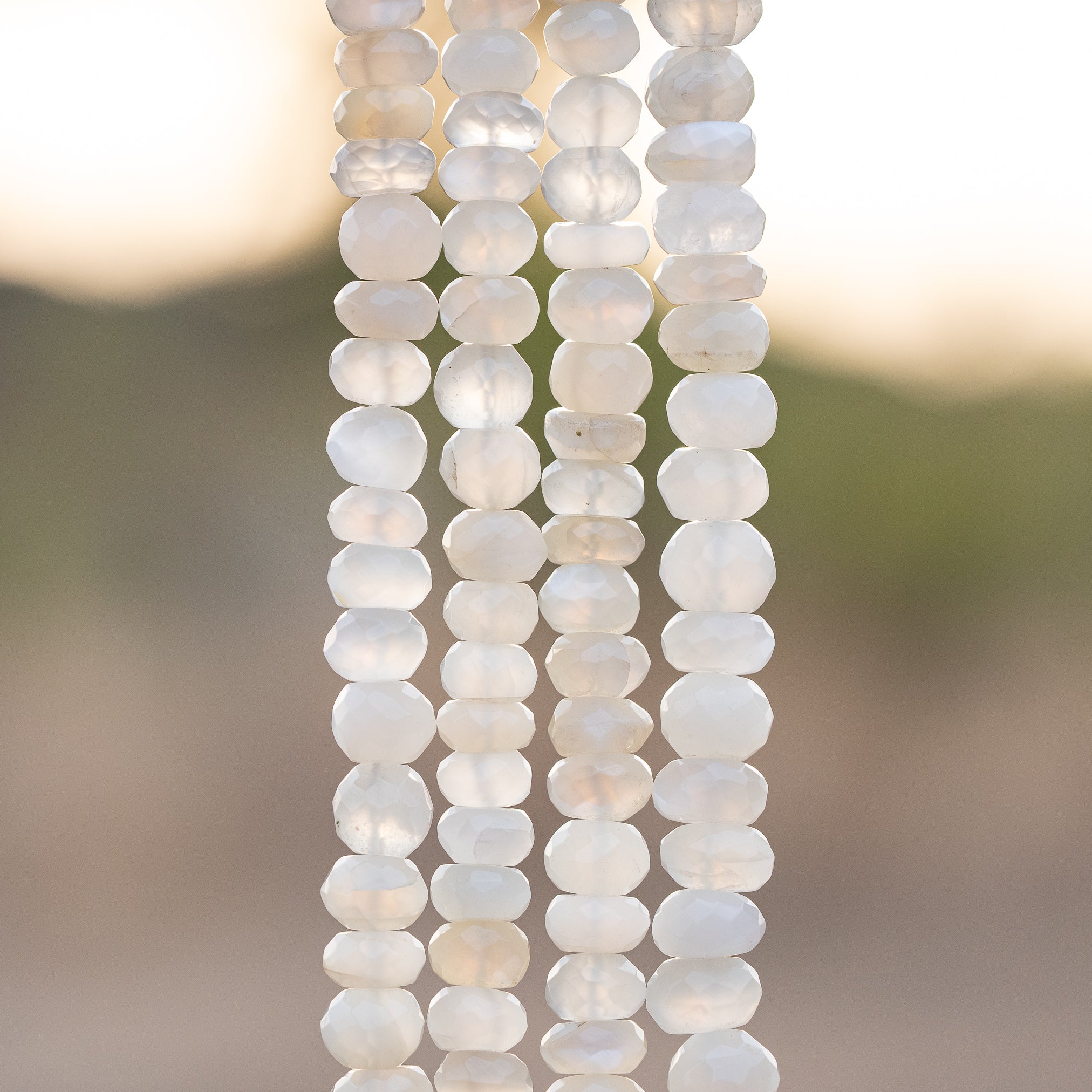 Perles rondelles facettes de Pierre de lune noire de 7/8,5 mm ( lot de 4 perles )