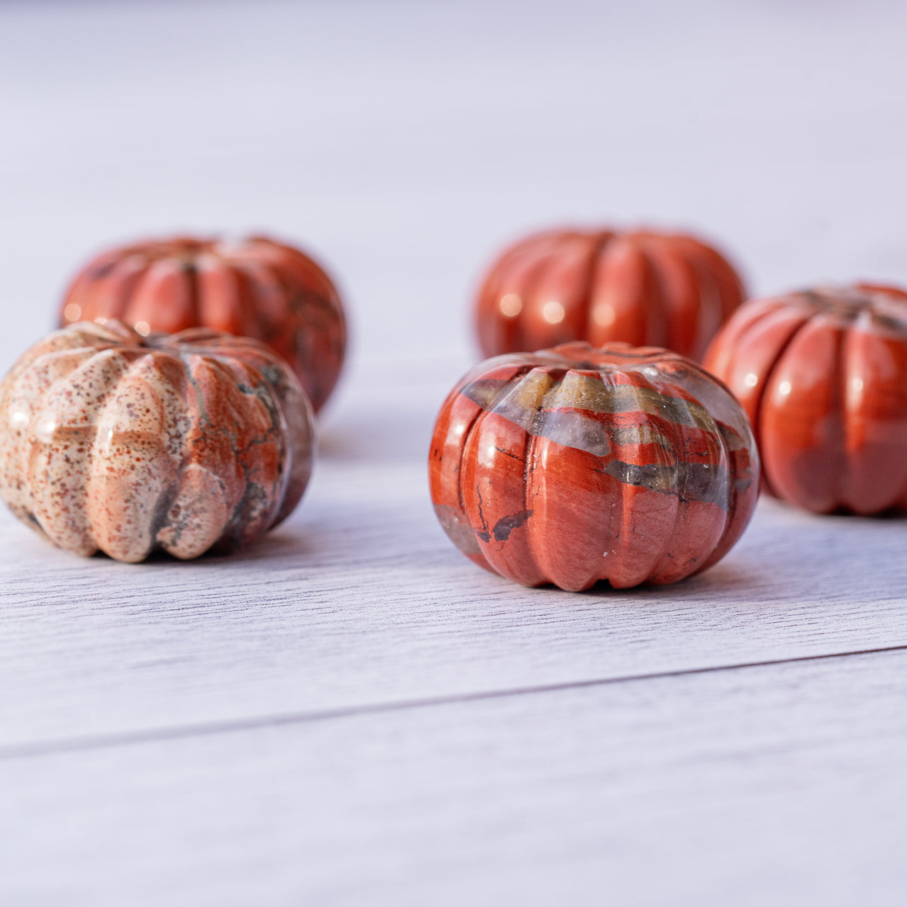 Grosses perles citrouilles sculptées en jaspe rouge de 25 x 18 mm au choix ( à l&