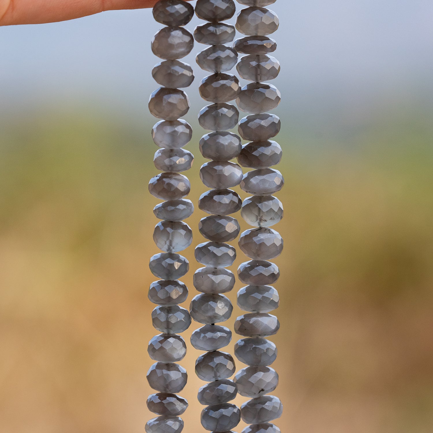 Perles rondelles facettes de Pierre de lune noire de 8/9 mm ( lot de 2 perles )