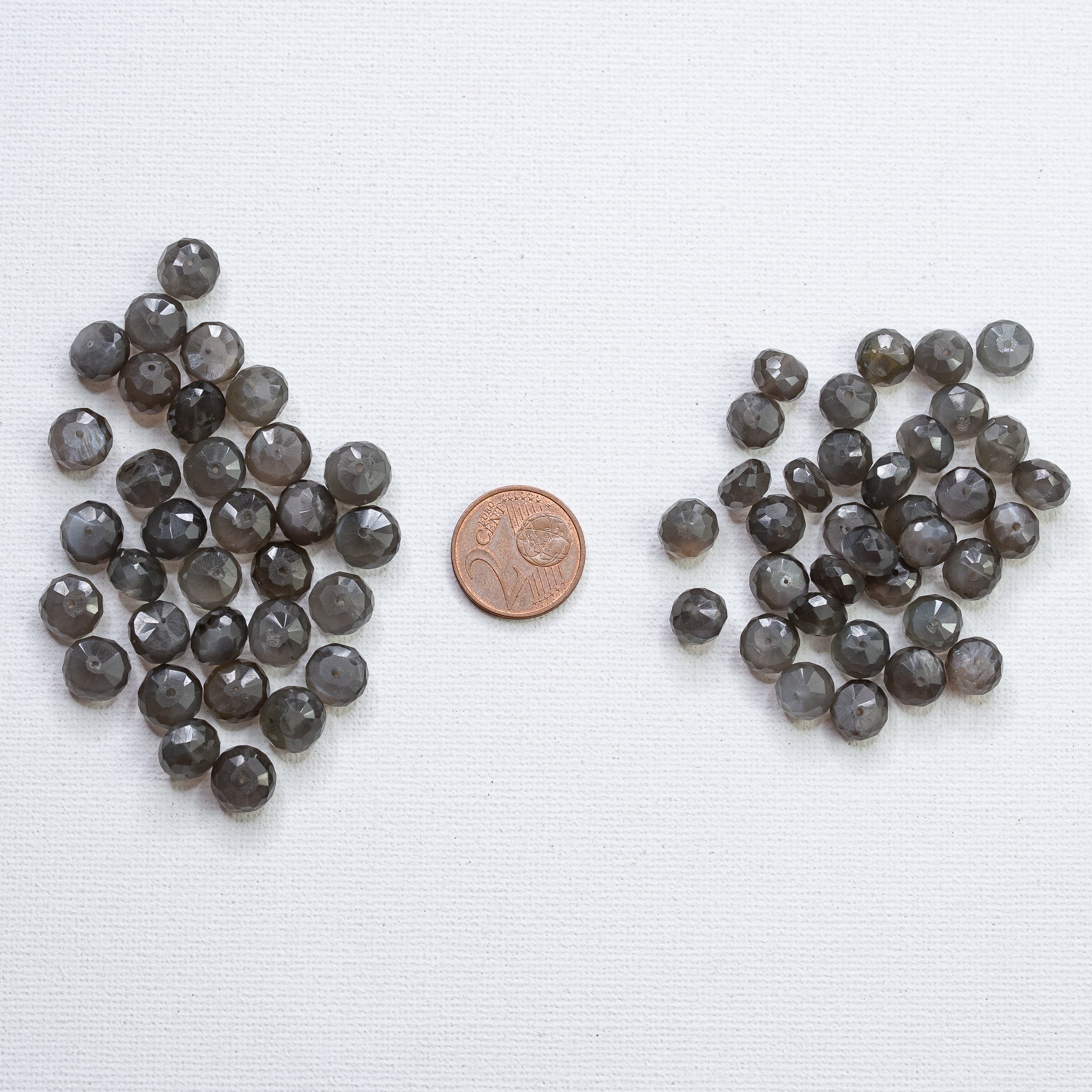 Perles rondelles facettes de Pierre de lune noire de 8/9 mm ( lot de 2 perles )