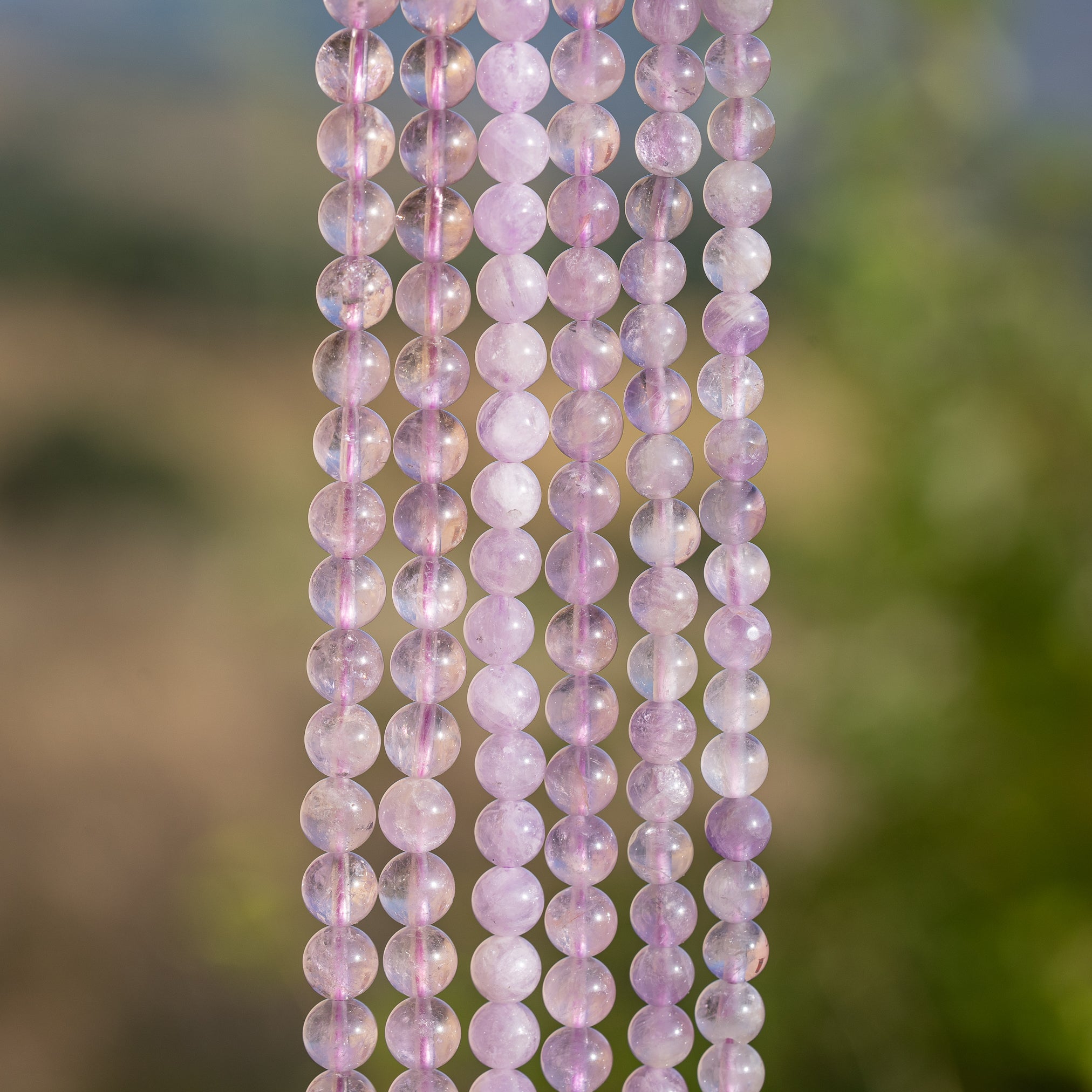 Perles rondes lisses en Améthyste lilas de 6/6,5 mm au choix ( rang de env 60/70 perles )