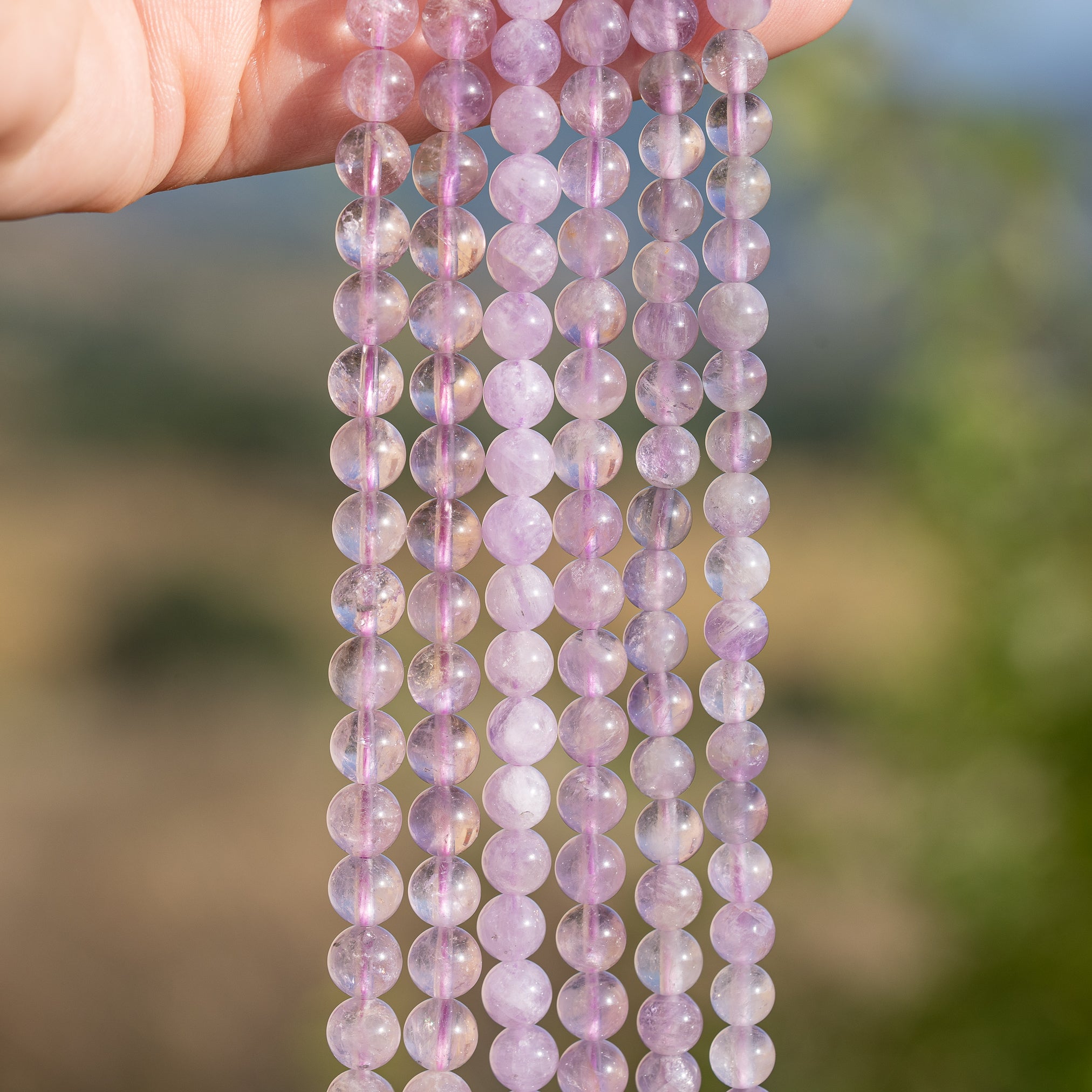 Perles rondes lisses en Améthyste lilas de 6/6,5 mm au choix ( rang de env 60/70 perles )