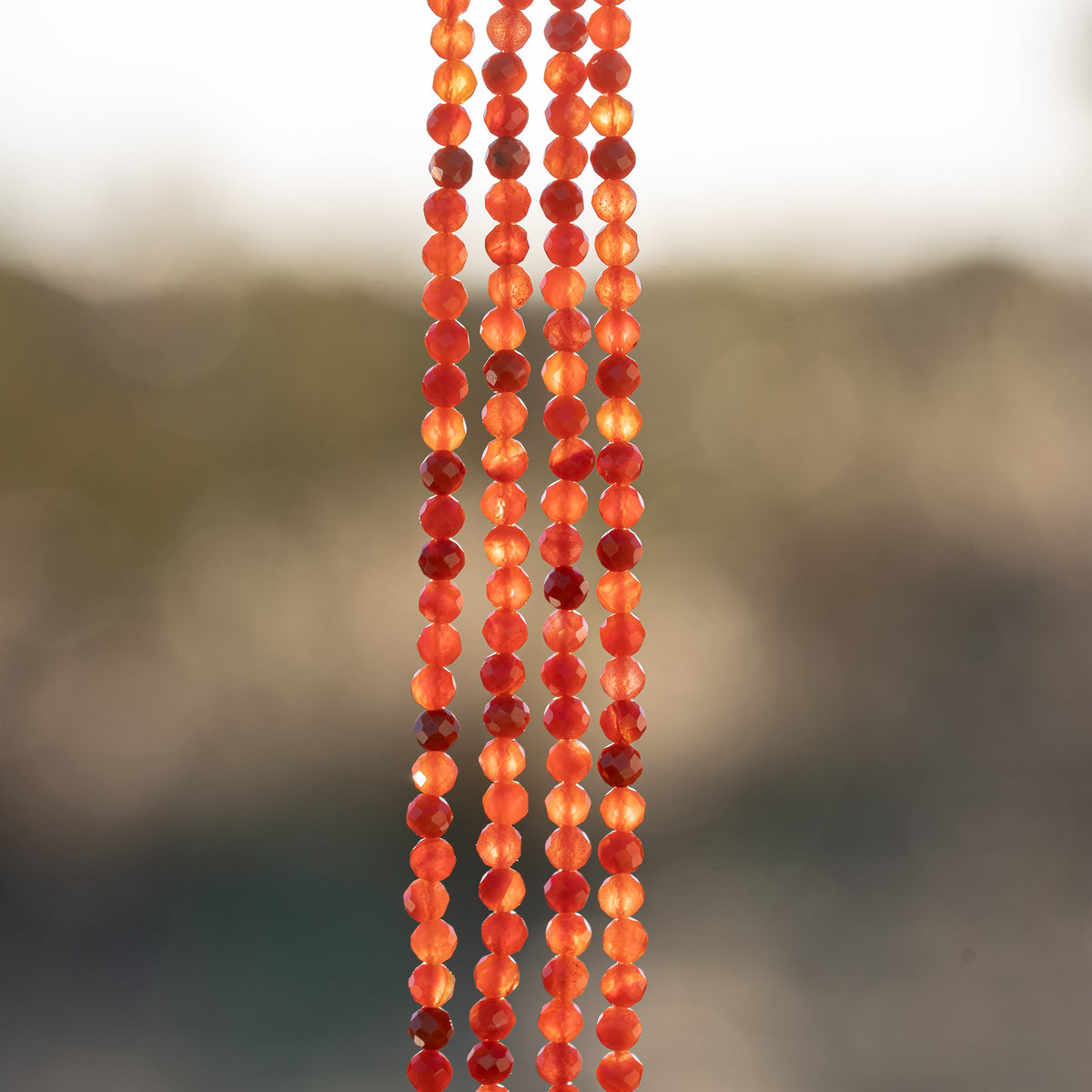 Perles rondes facettes de Cornaline rouge de 3,2 mm ( rang de env 126 perles )