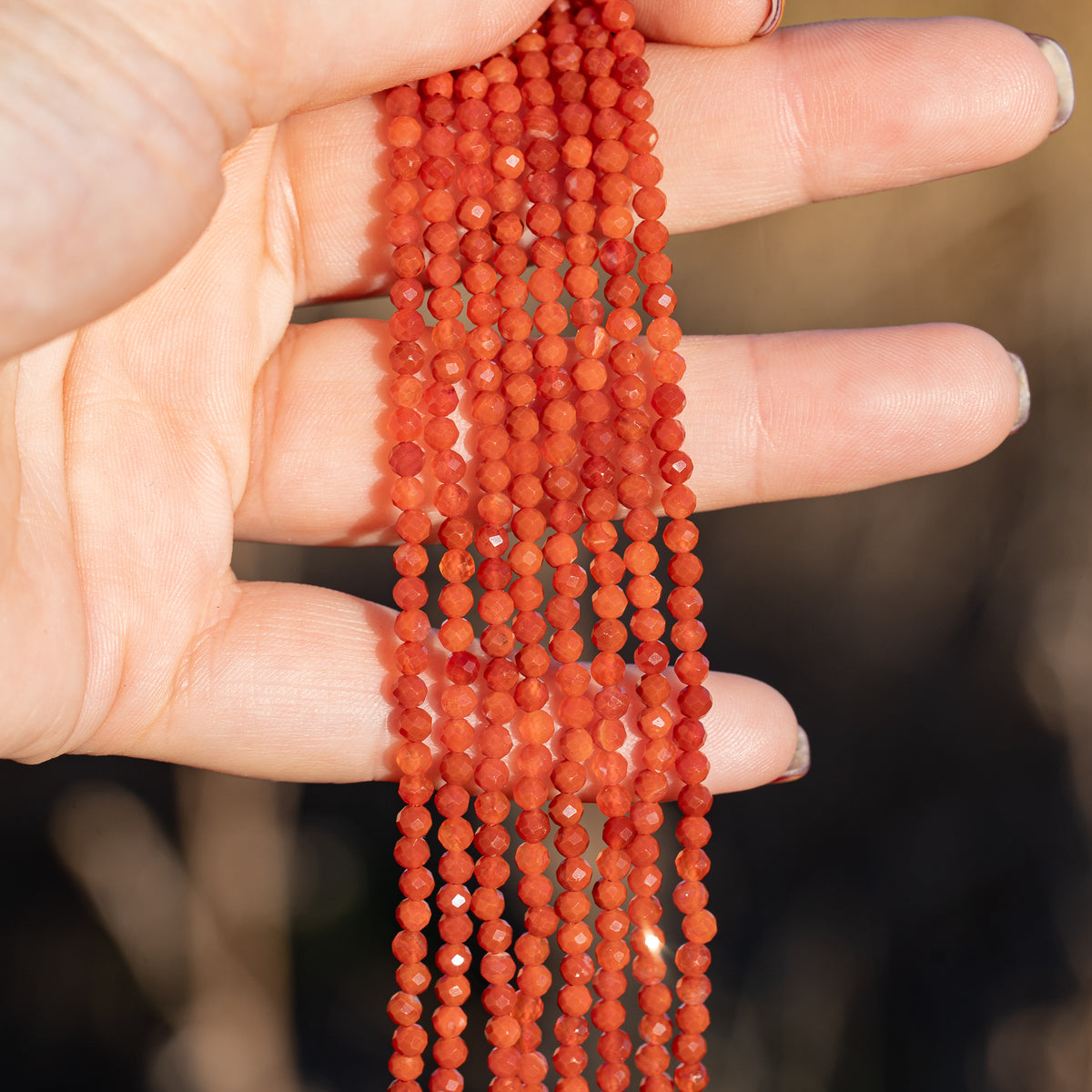 Perles rondes facettes de Cornaline rouge de 3,2 mm ( rang de env 126 perles )