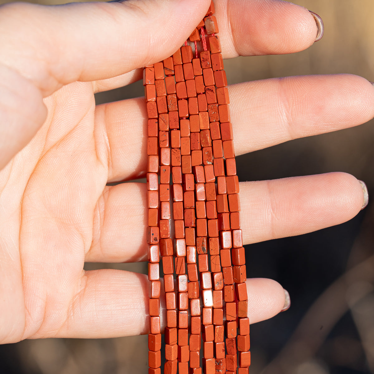 Perles rectangles lisses de Jaspe rouge de env 4,5/5 mm ( rang de env 80 perles )