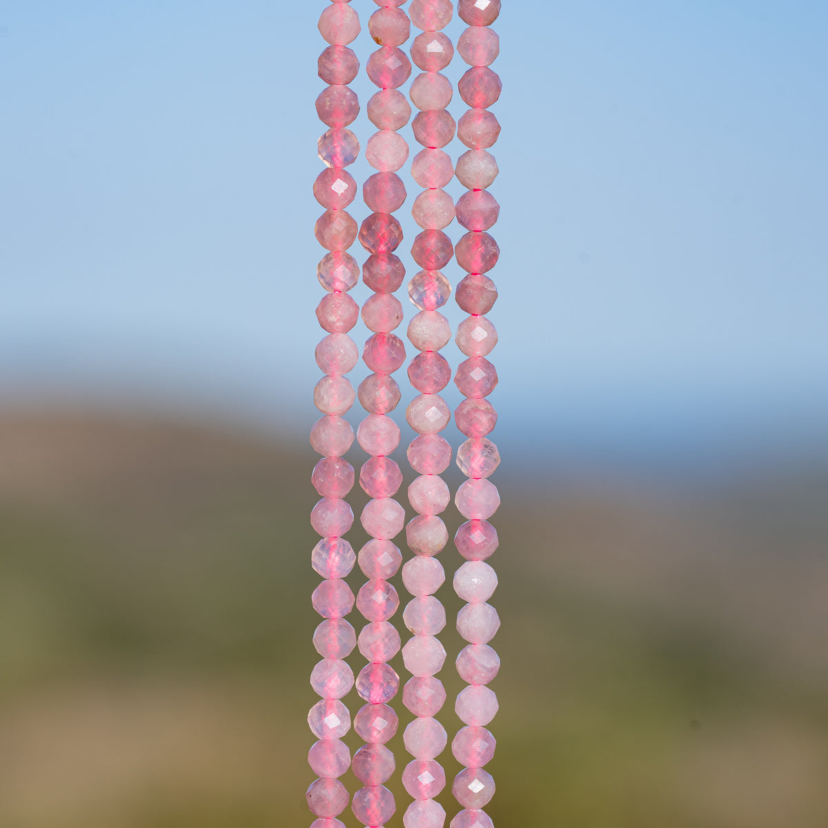 Perles rondes facettes de Quartz rose de Madagascar de 4,2 mm ( rang de env 104 perles )