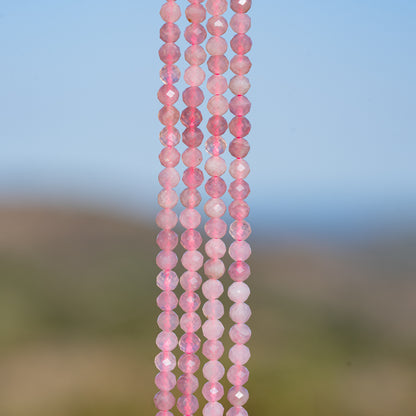 Perles rondes facettes de Quartz rose de Madagascar de 4,2 mm ( rang de env 104 perles )