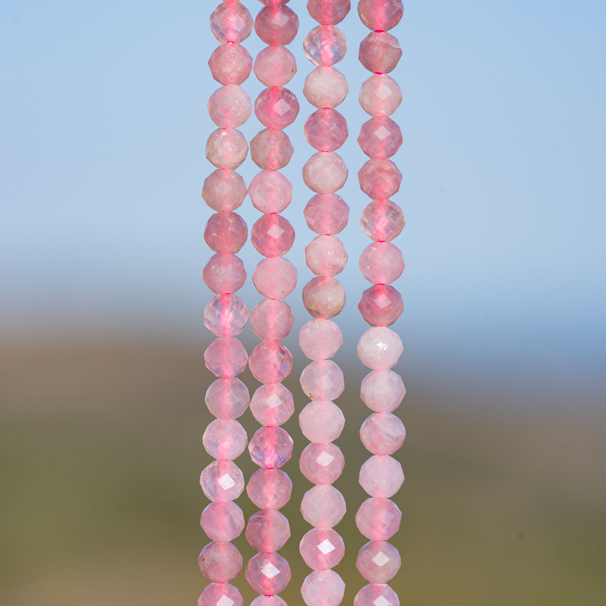 Perles rondes facettes de Quartz rose de Madagascar de 4,2 mm ( rang de env 104 perles )