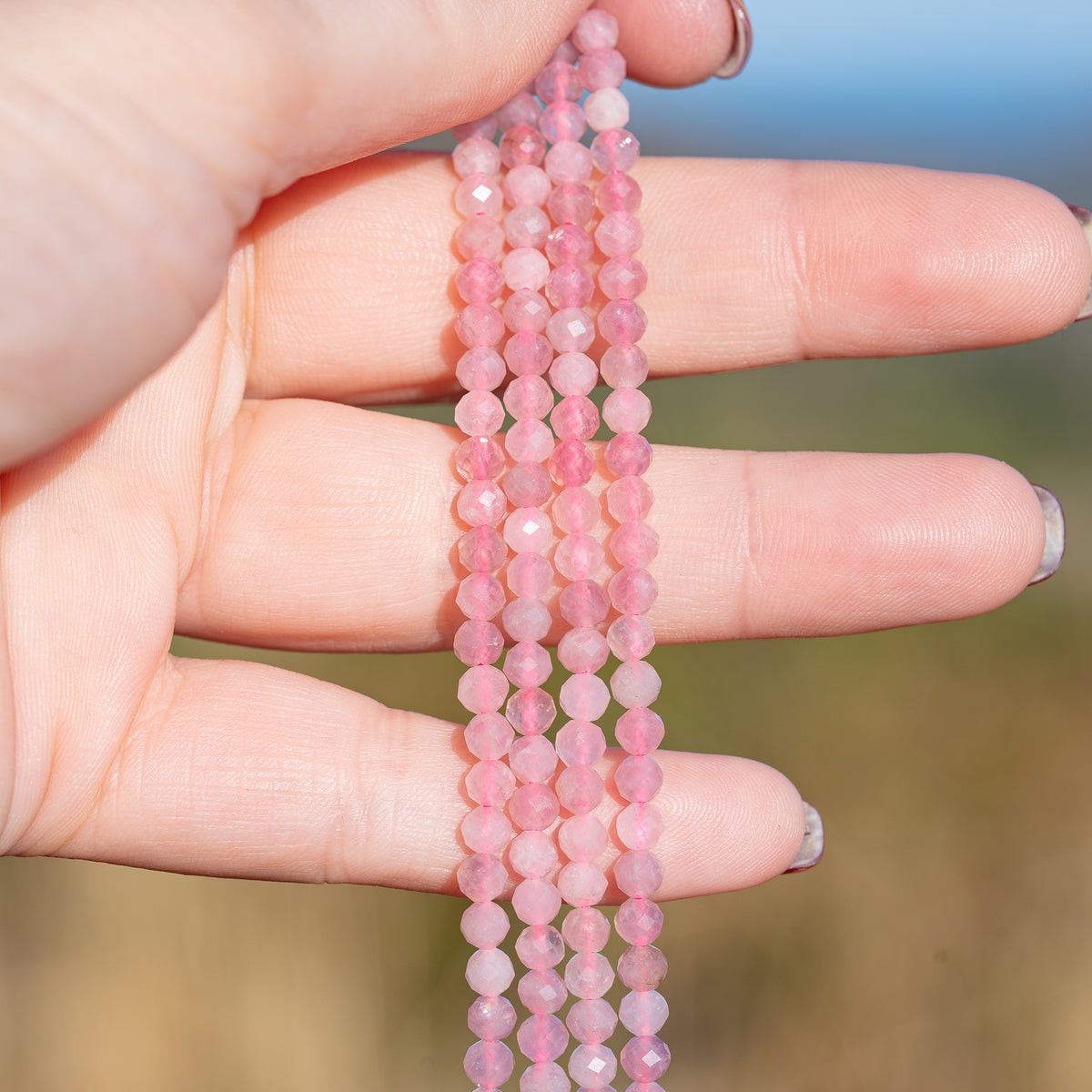 Perles rondes facettes de Quartz rose de Madagascar de 4,2 mm ( rang de env 104 perles )