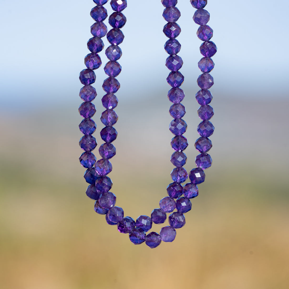 Perles rondes facettes en Améthyste violette de 4,4 mm ( rang de env 96 perles )